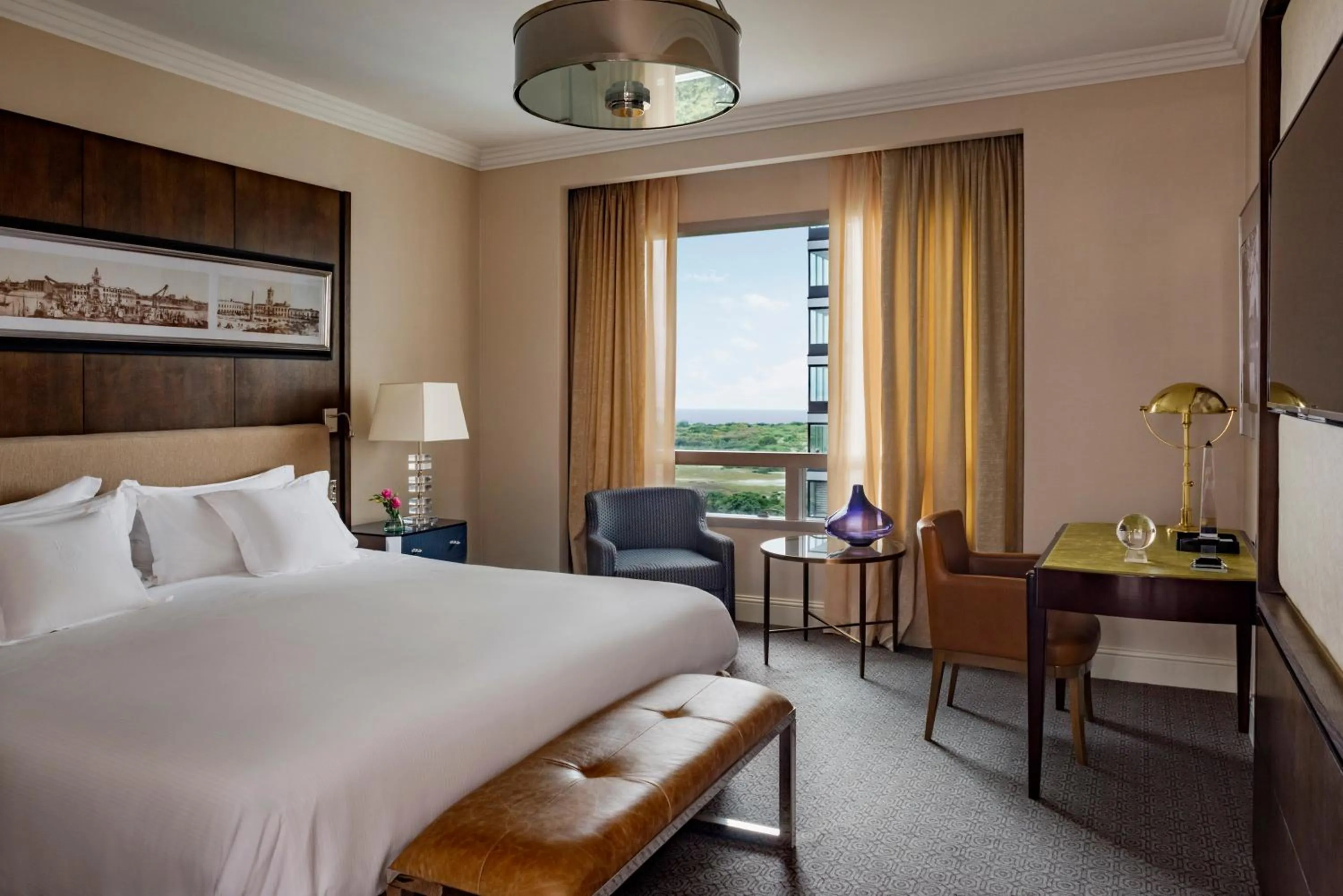 View (from property/room), Bed in Alvear Icon Hotel