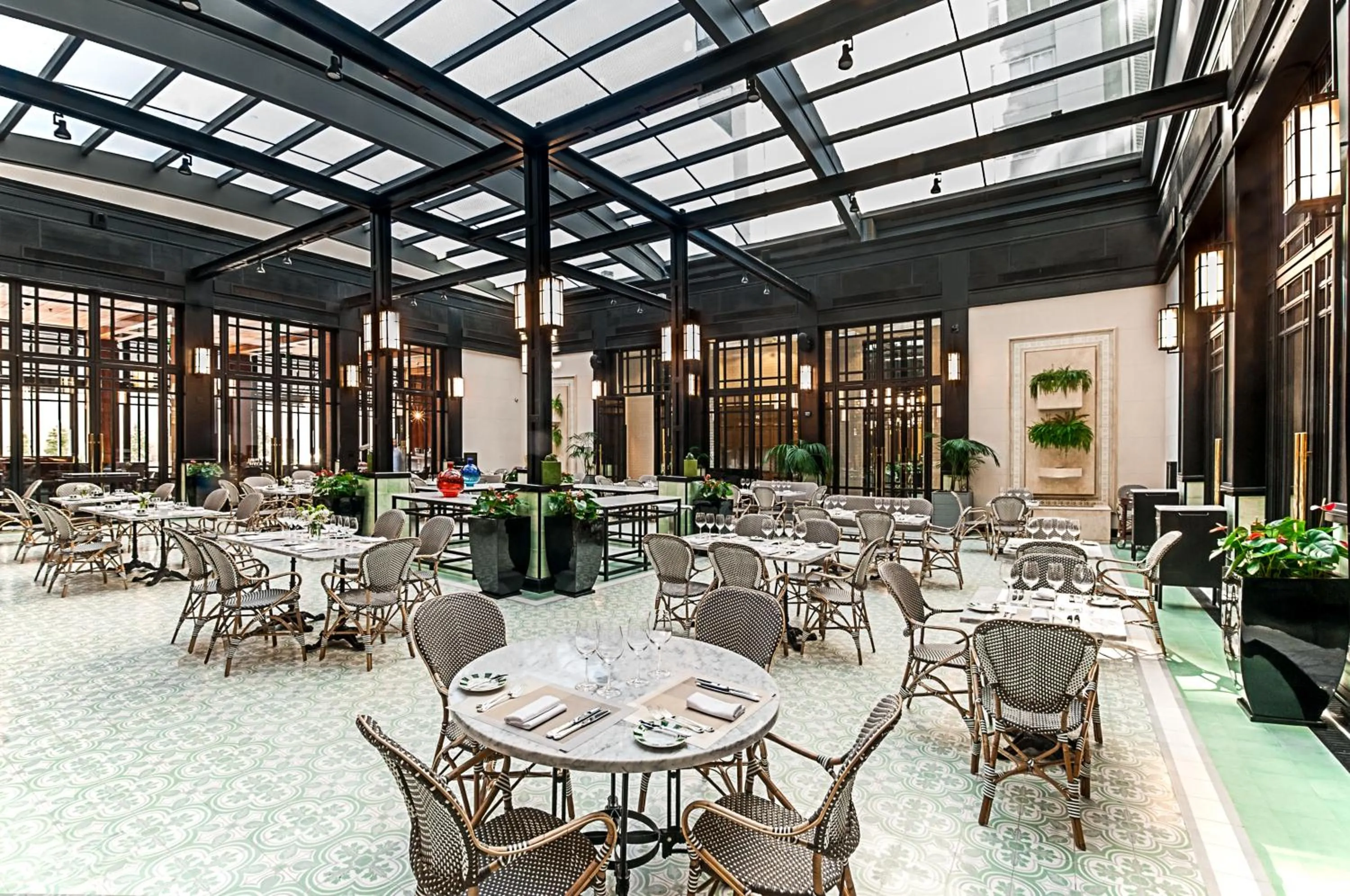 Restaurant/places to eat in Alvear Icon Hotel