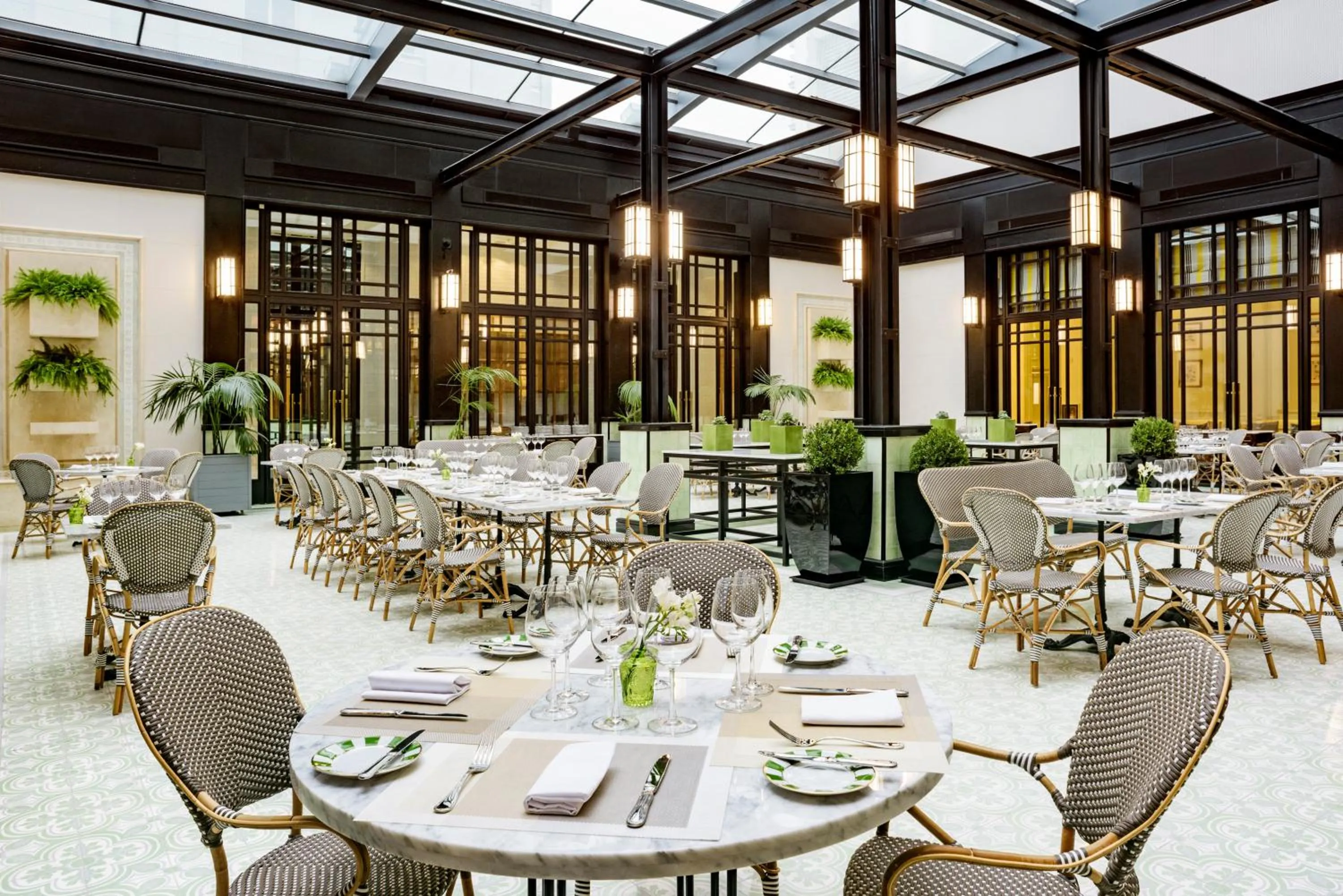 Restaurant/places to eat in Alvear Icon Hotel