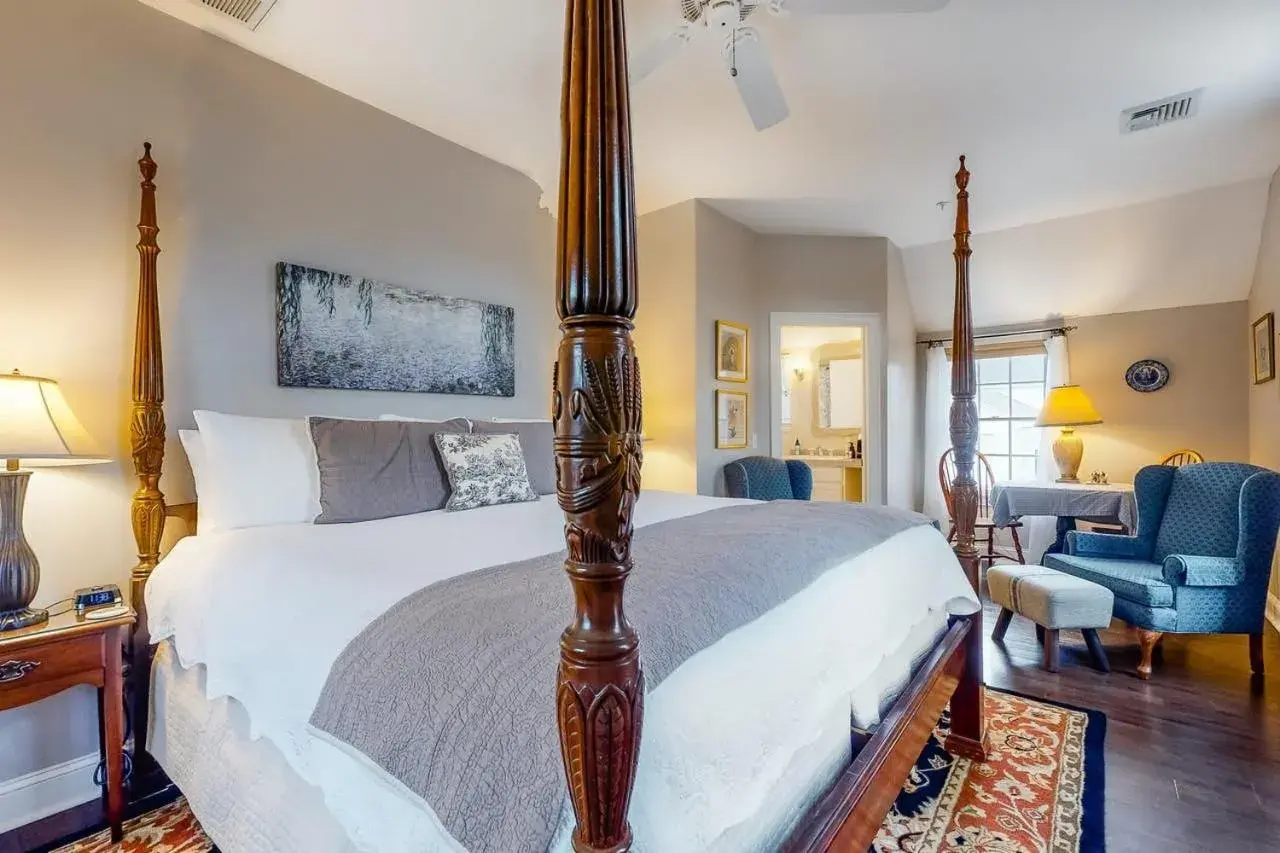 Superior King Room in Brewster by the Sea Inn Superior King Room in Brewster by the Sea Inn