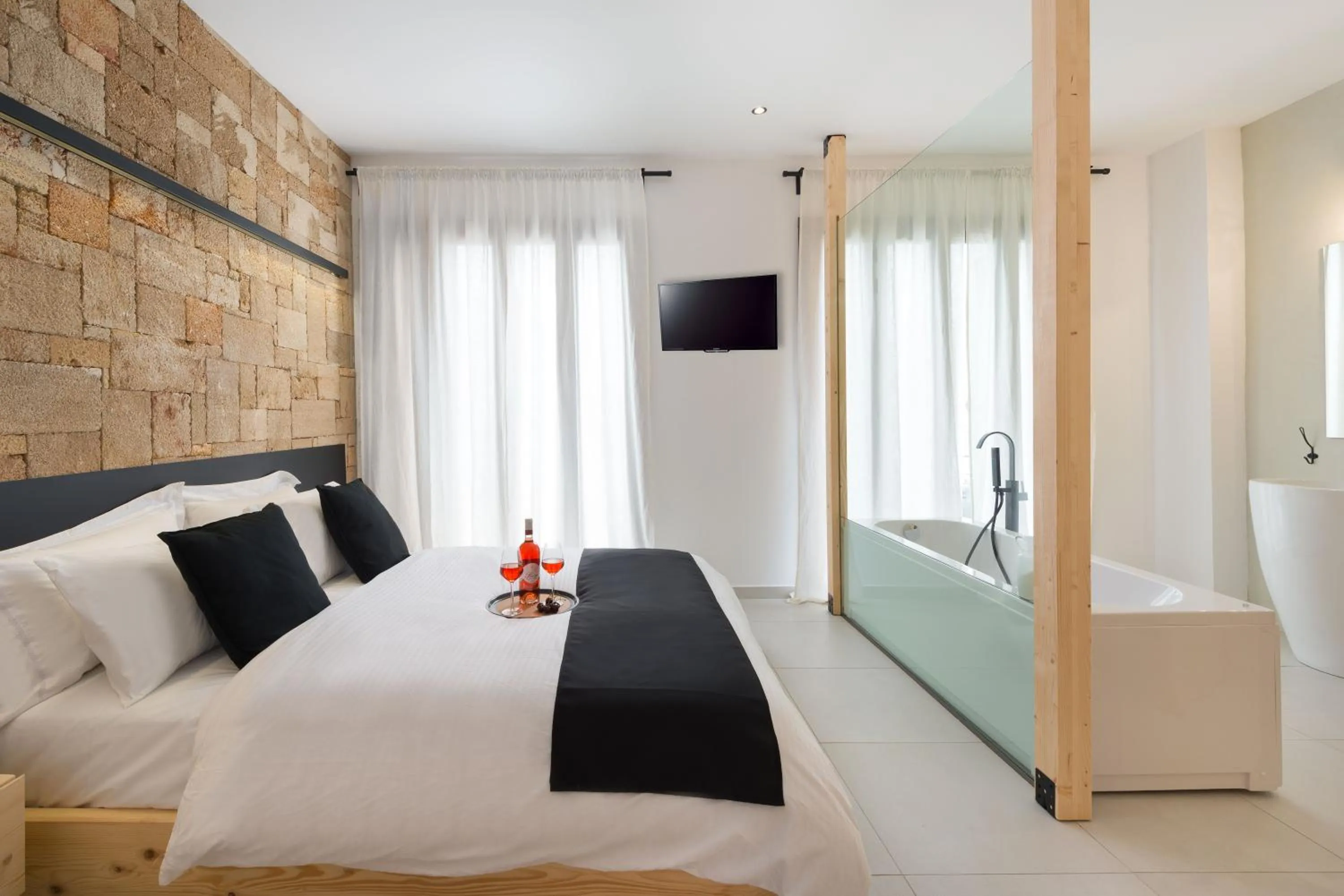 Bathroom, Bed in Old Town Senses Boutique Hotel