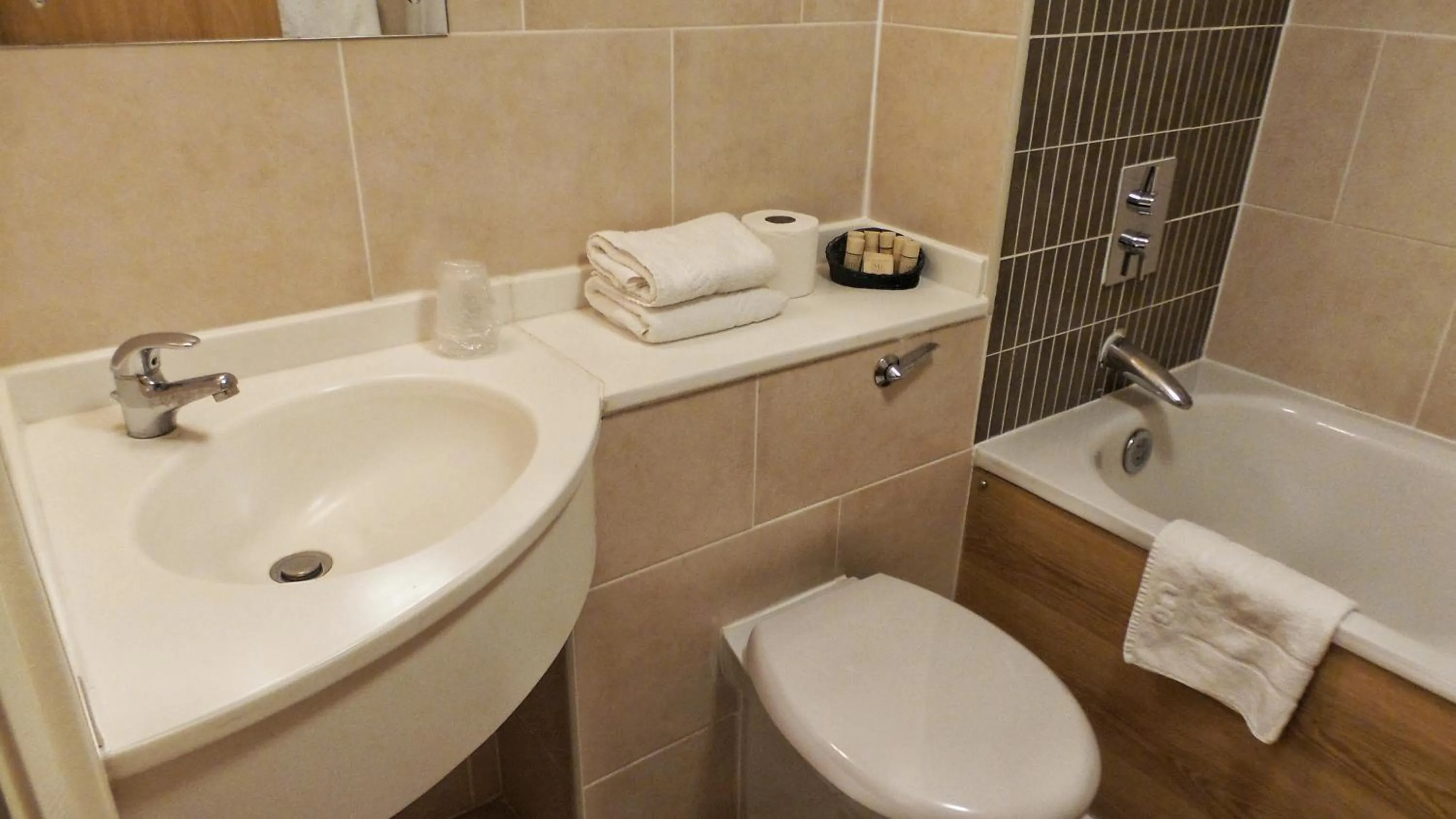 Toilet in Parkside International Hotel