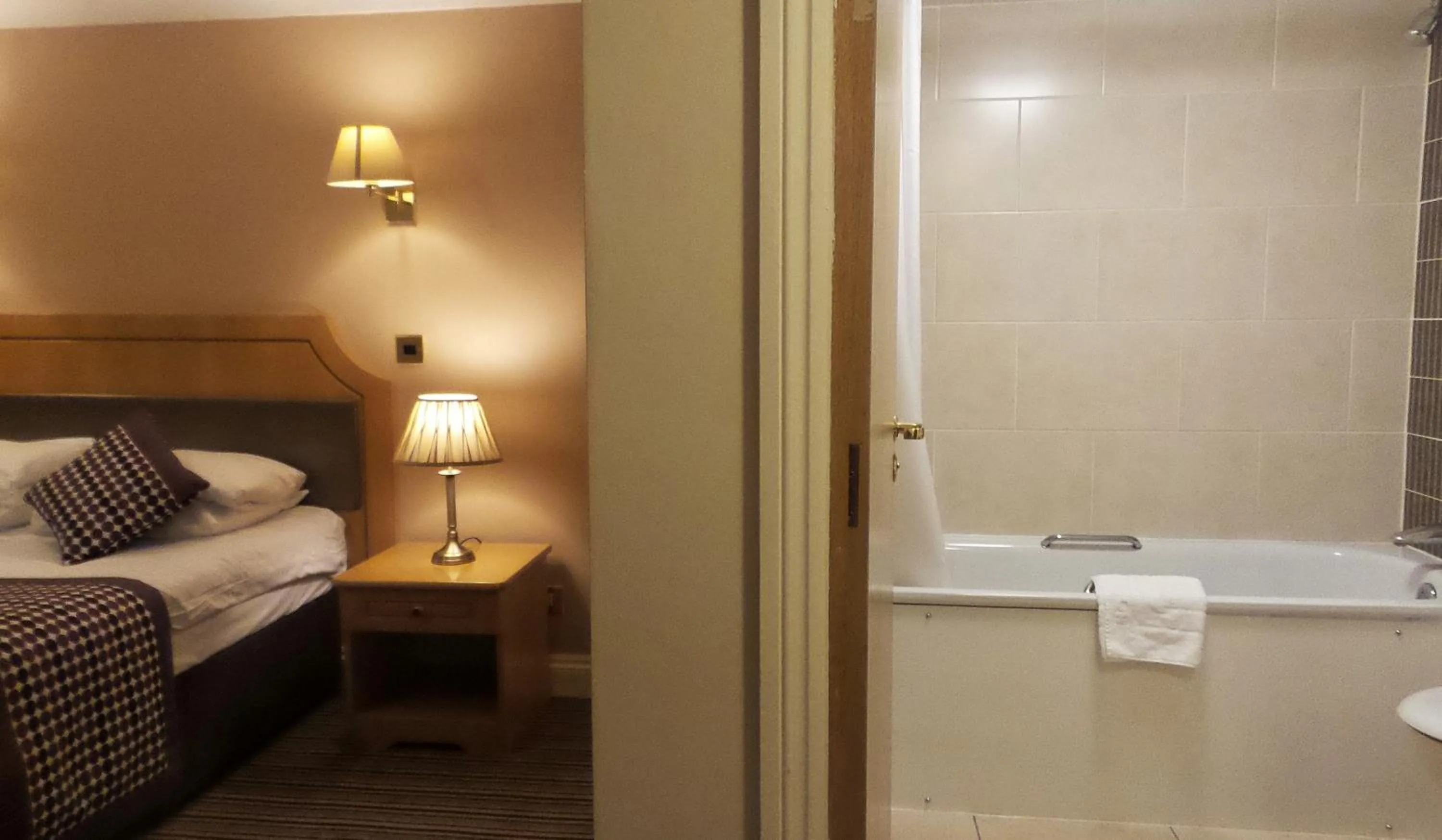 Bed in Parkside International Hotel