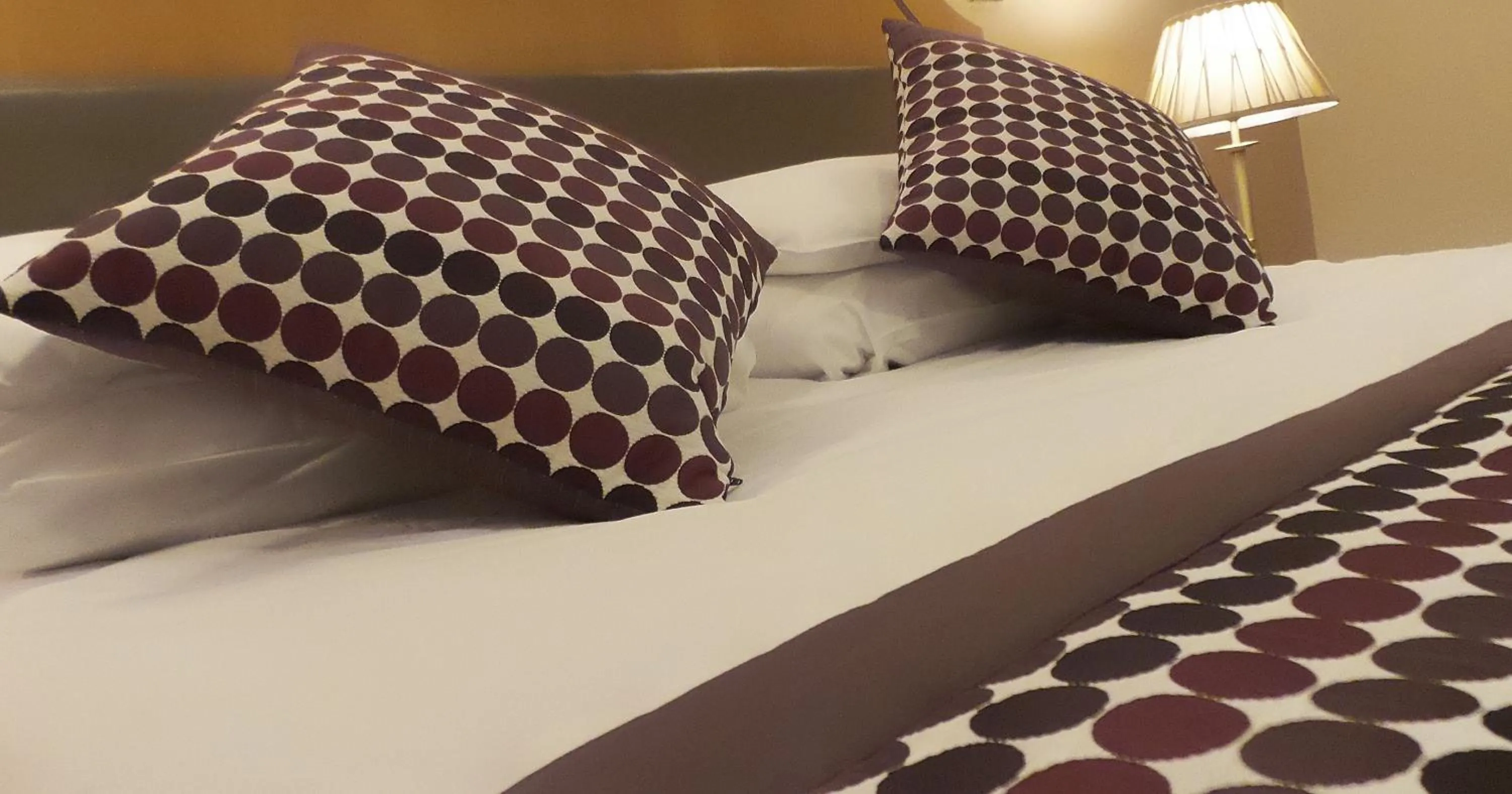 Bed in Parkside International Hotel