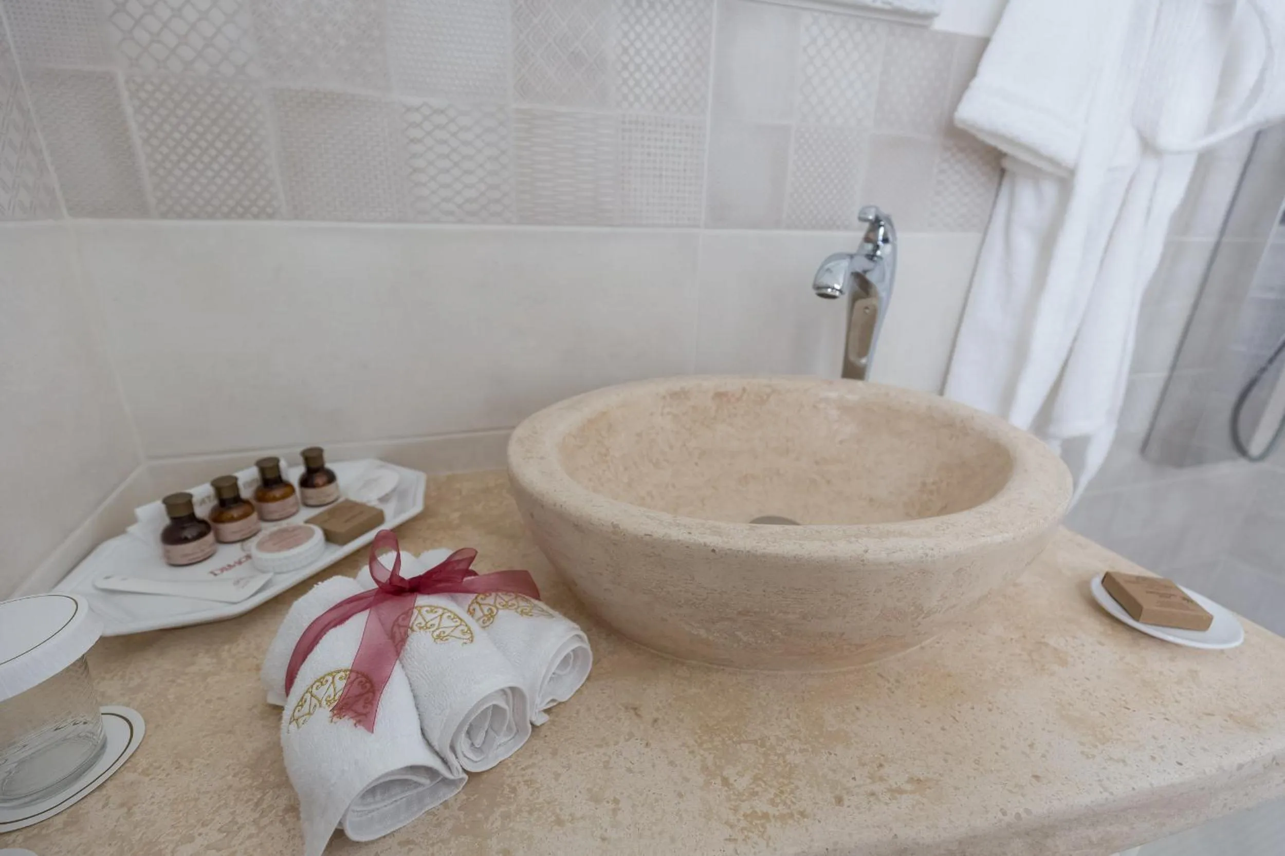 Bathroom in Dimora San Quirico - bed e breakfast - Cisternino