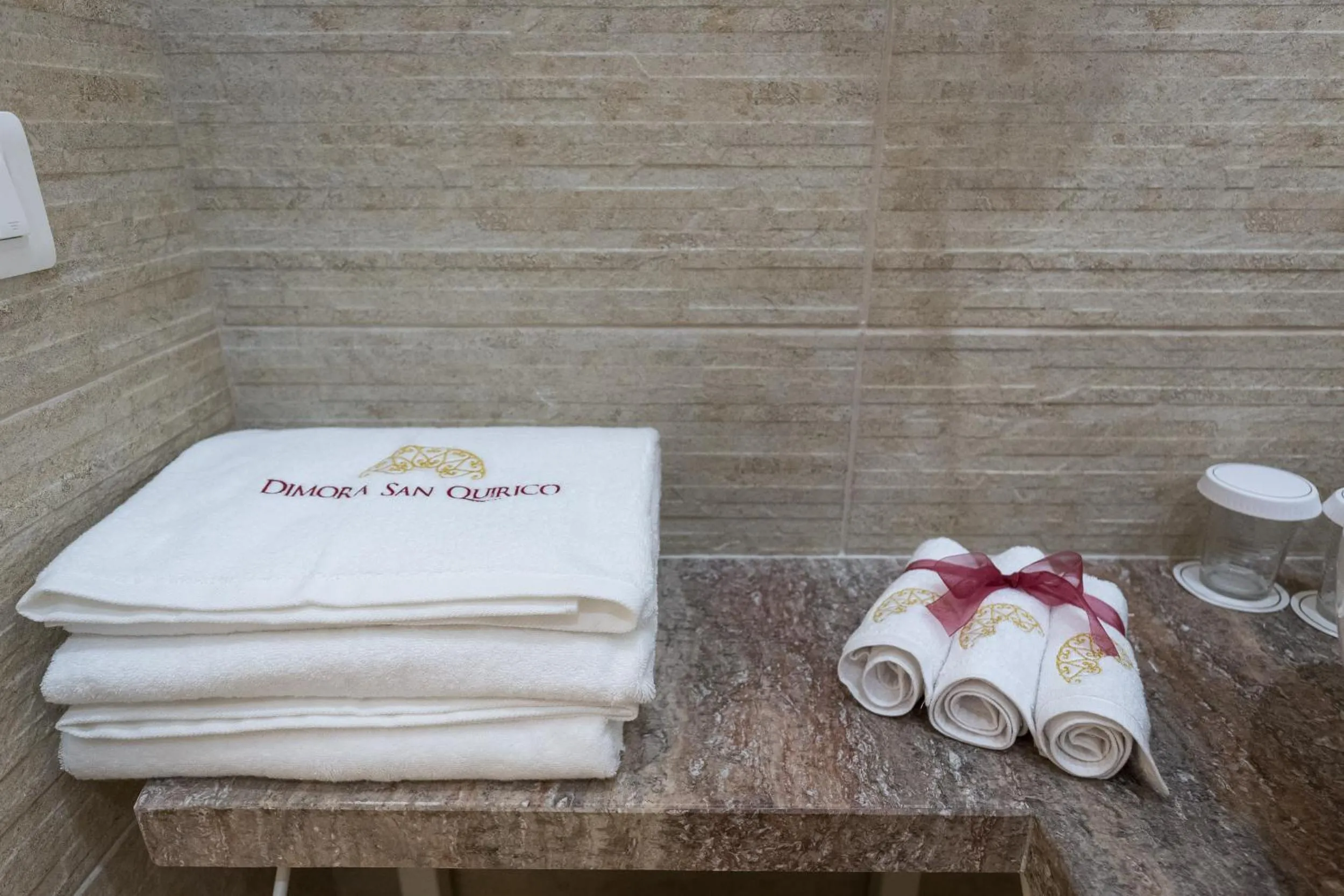 towels in Dimora San Quirico - bed e breakfast - Cisternino