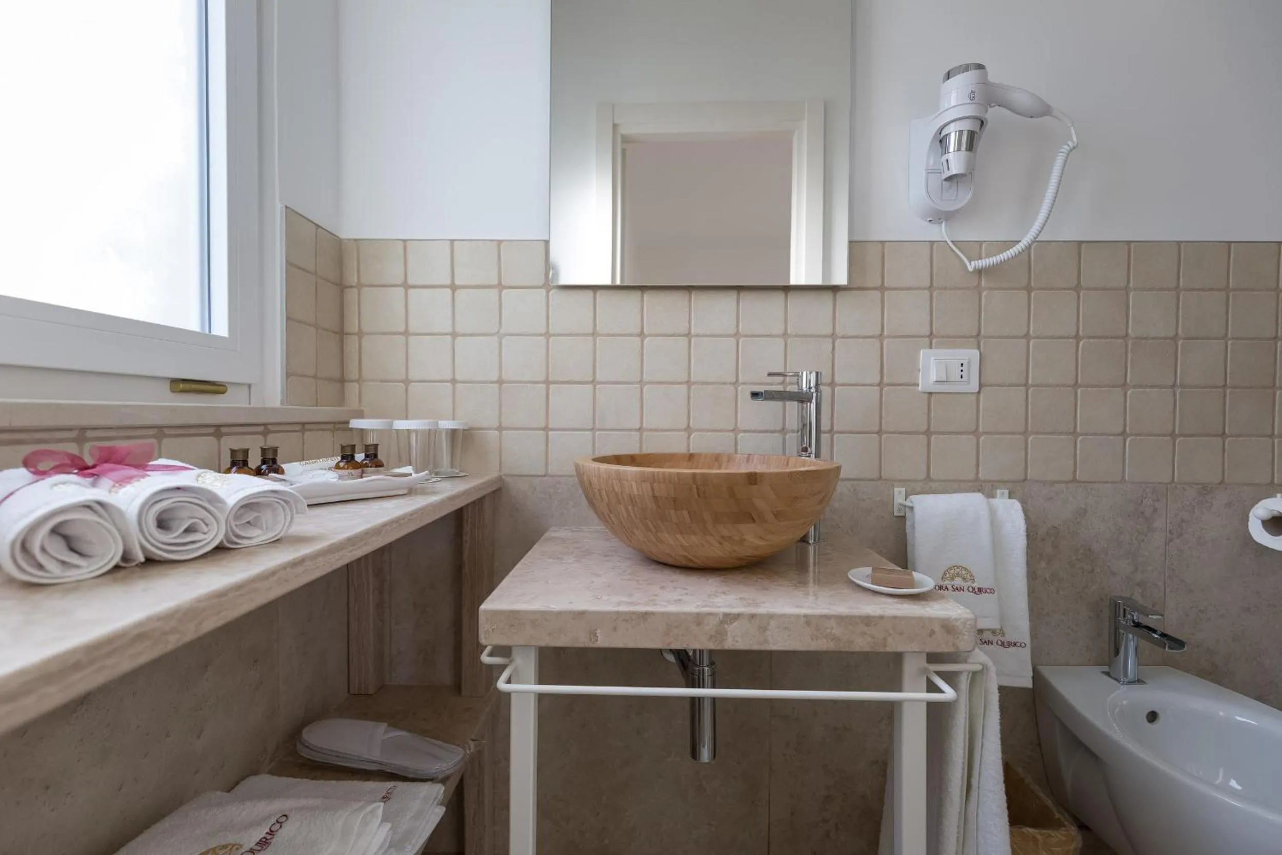 Bathroom in Dimora San Quirico - bed e breakfast - Cisternino