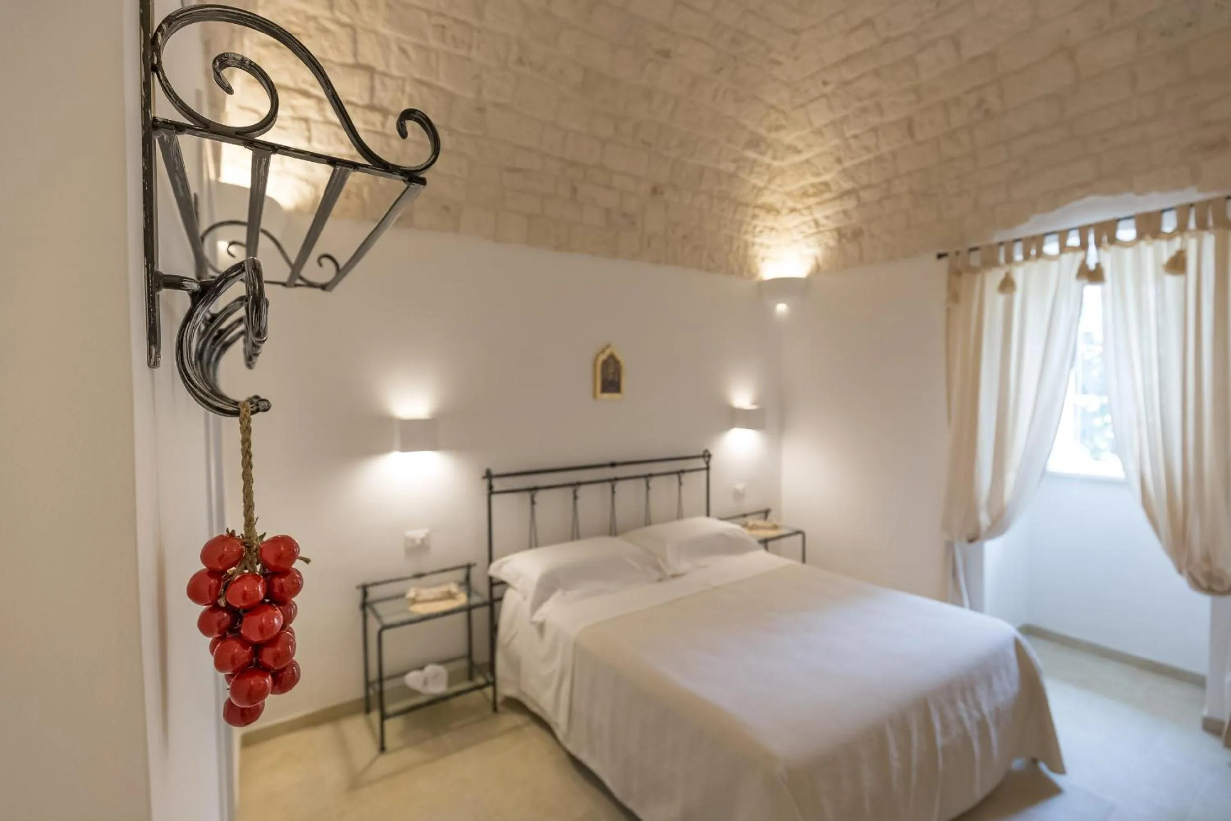 Photo of the whole room, Bed in Dimora San Quirico - bed e breakfast - Cisternino