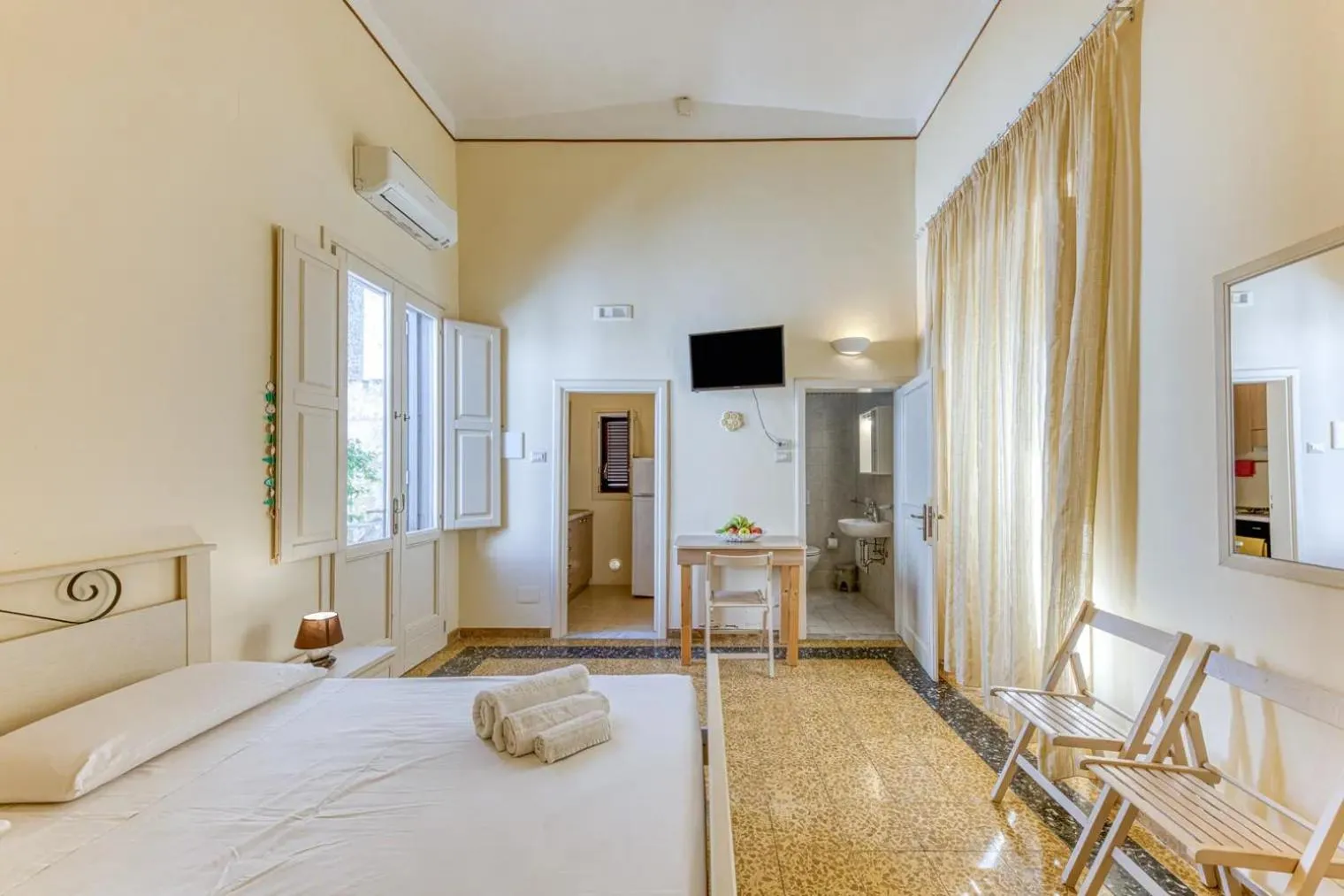 Bathroom, Bed in La Corte dei Mille