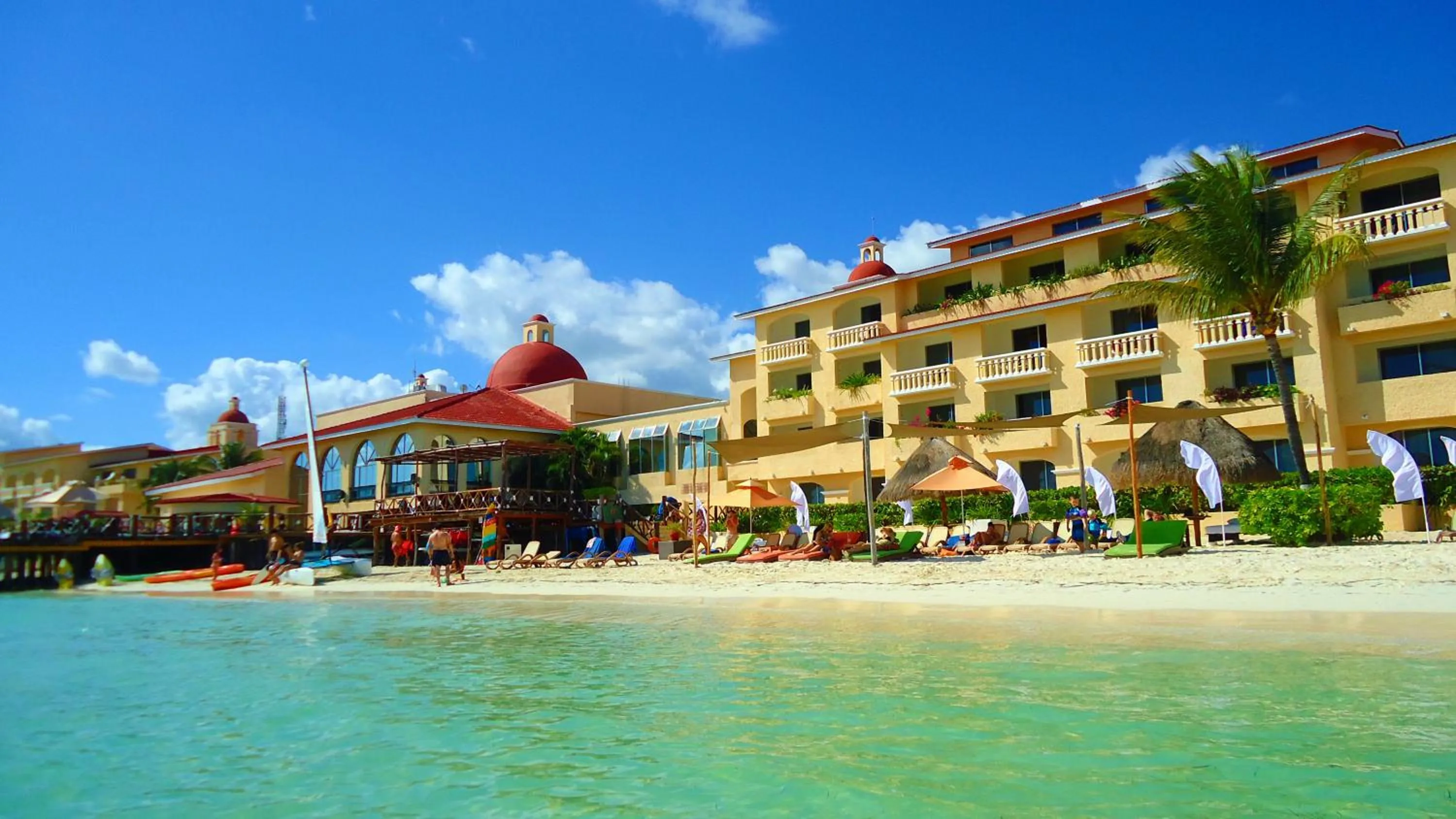 Beach in Tropical apartment