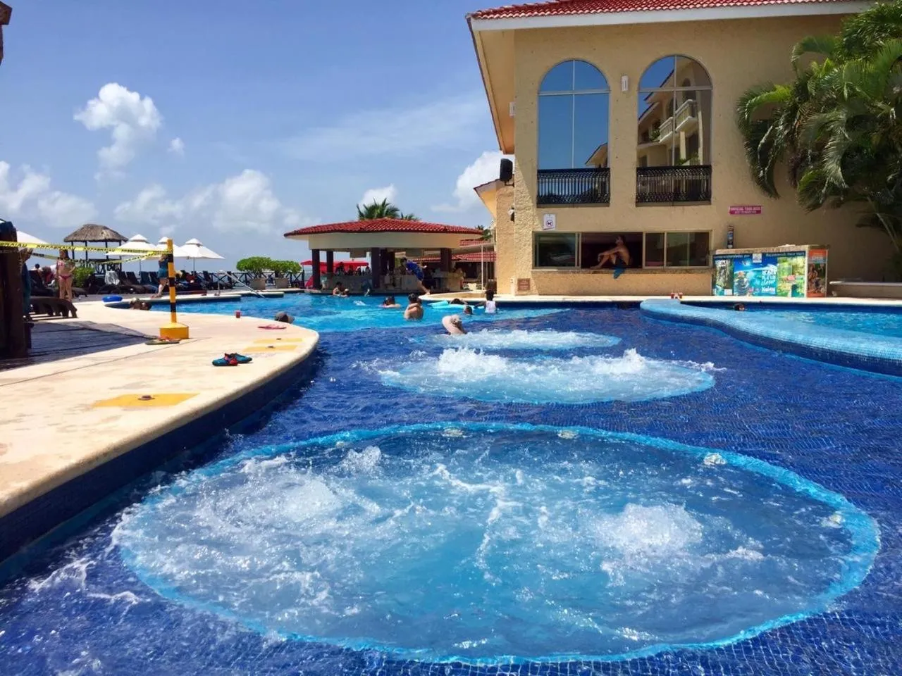 Swimming pool in Tropical apartment