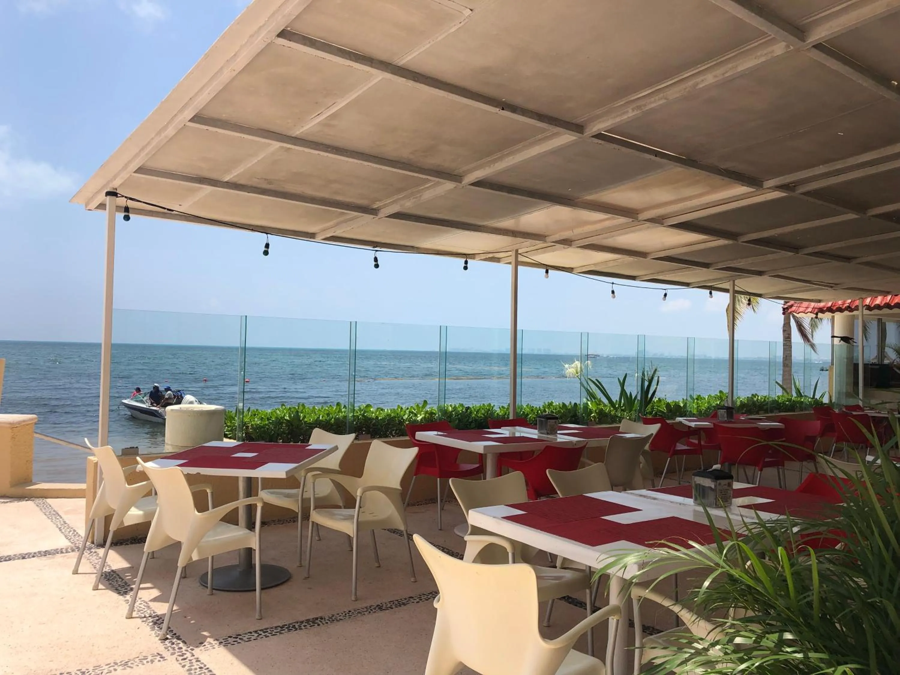 Restaurant/places to eat in Tropical apartment