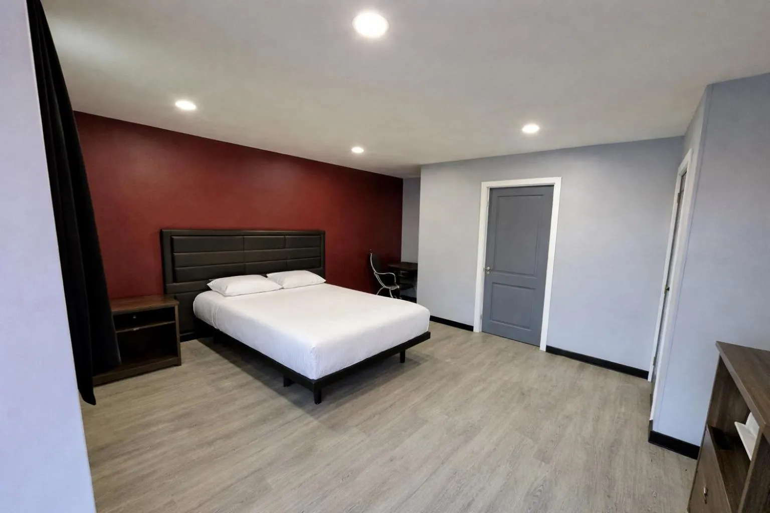 Bed in Hollywood Motel