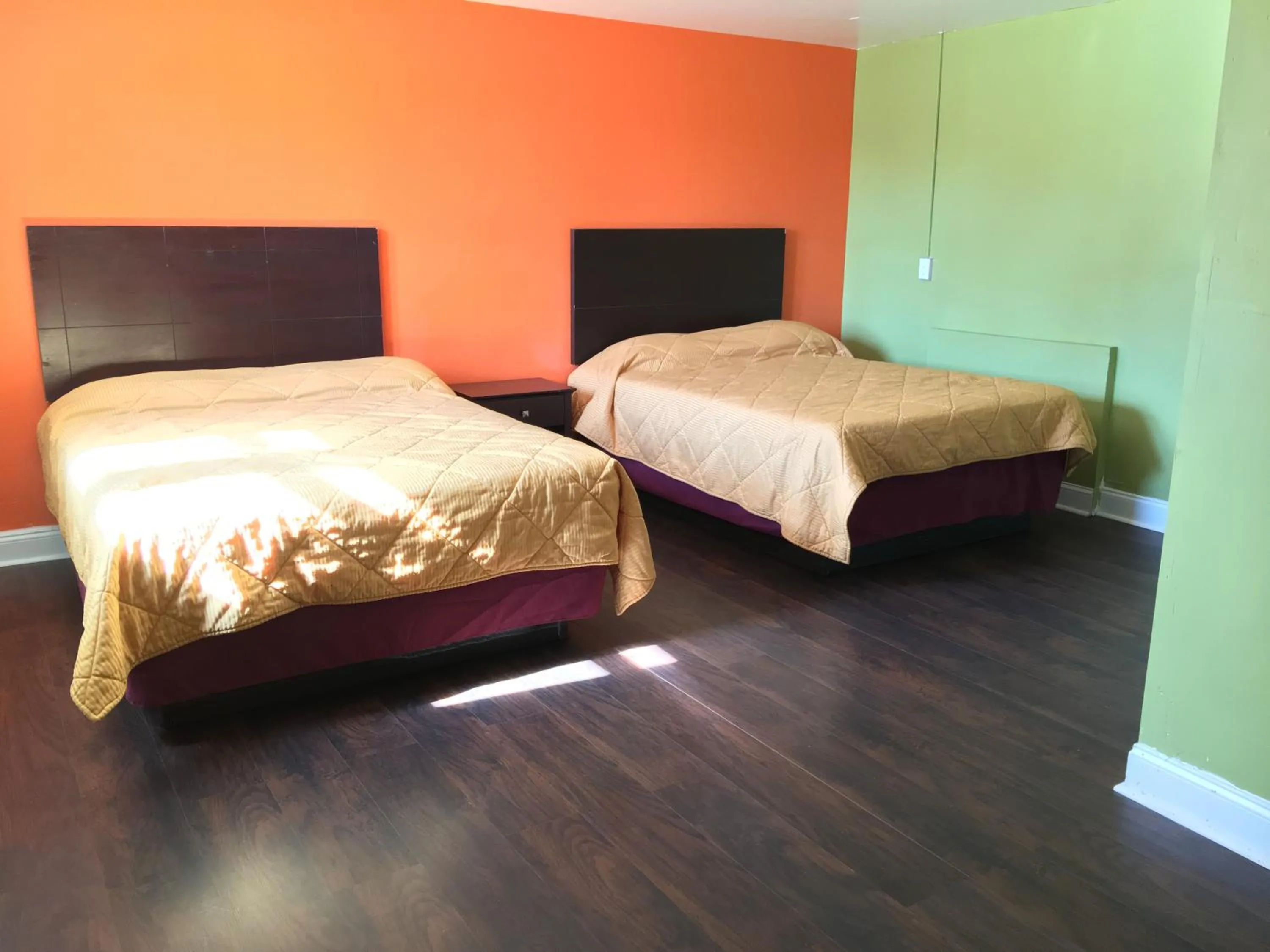 Bed in Hollywood Motel