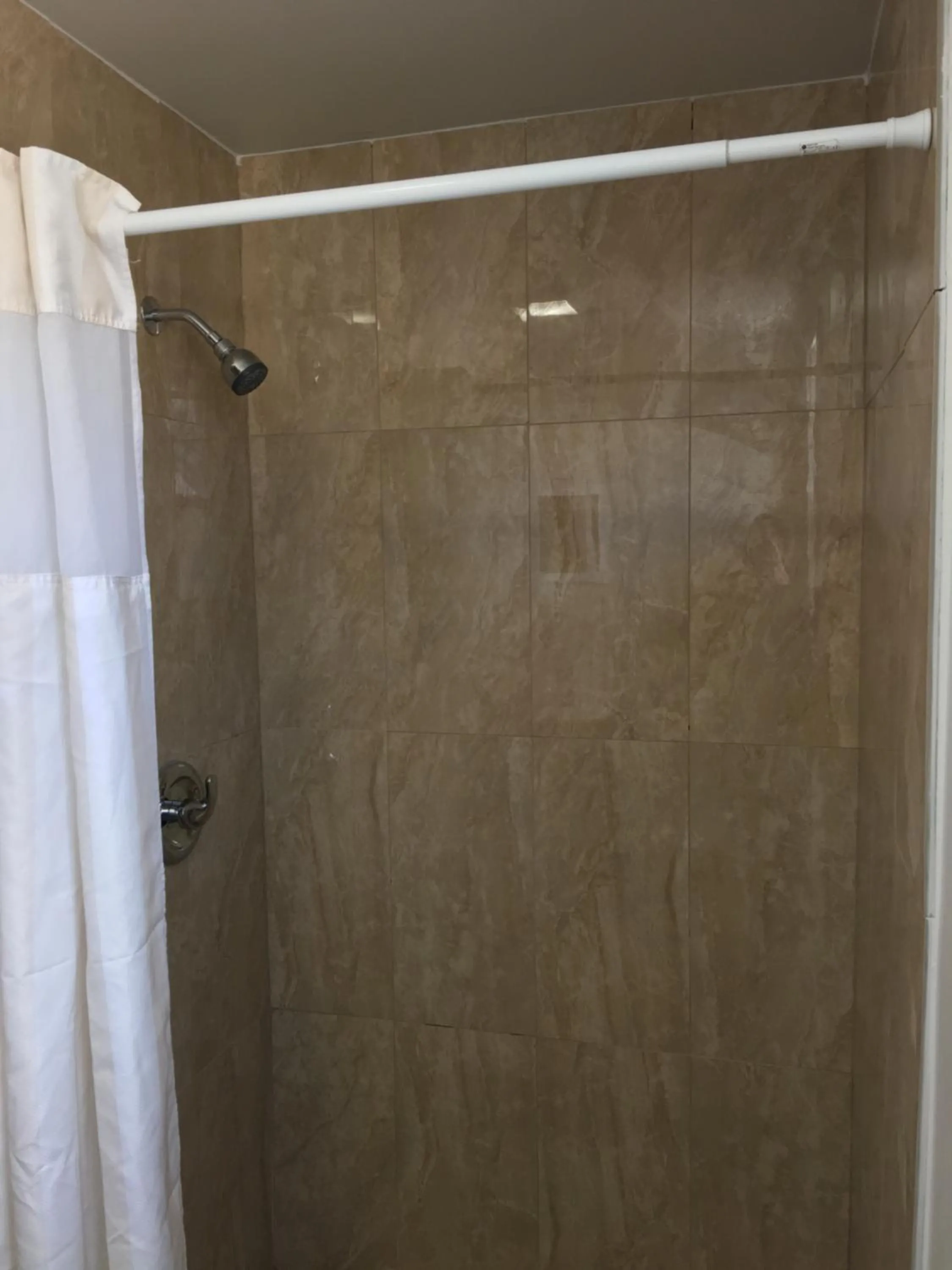 Shower in Hollywood Motel