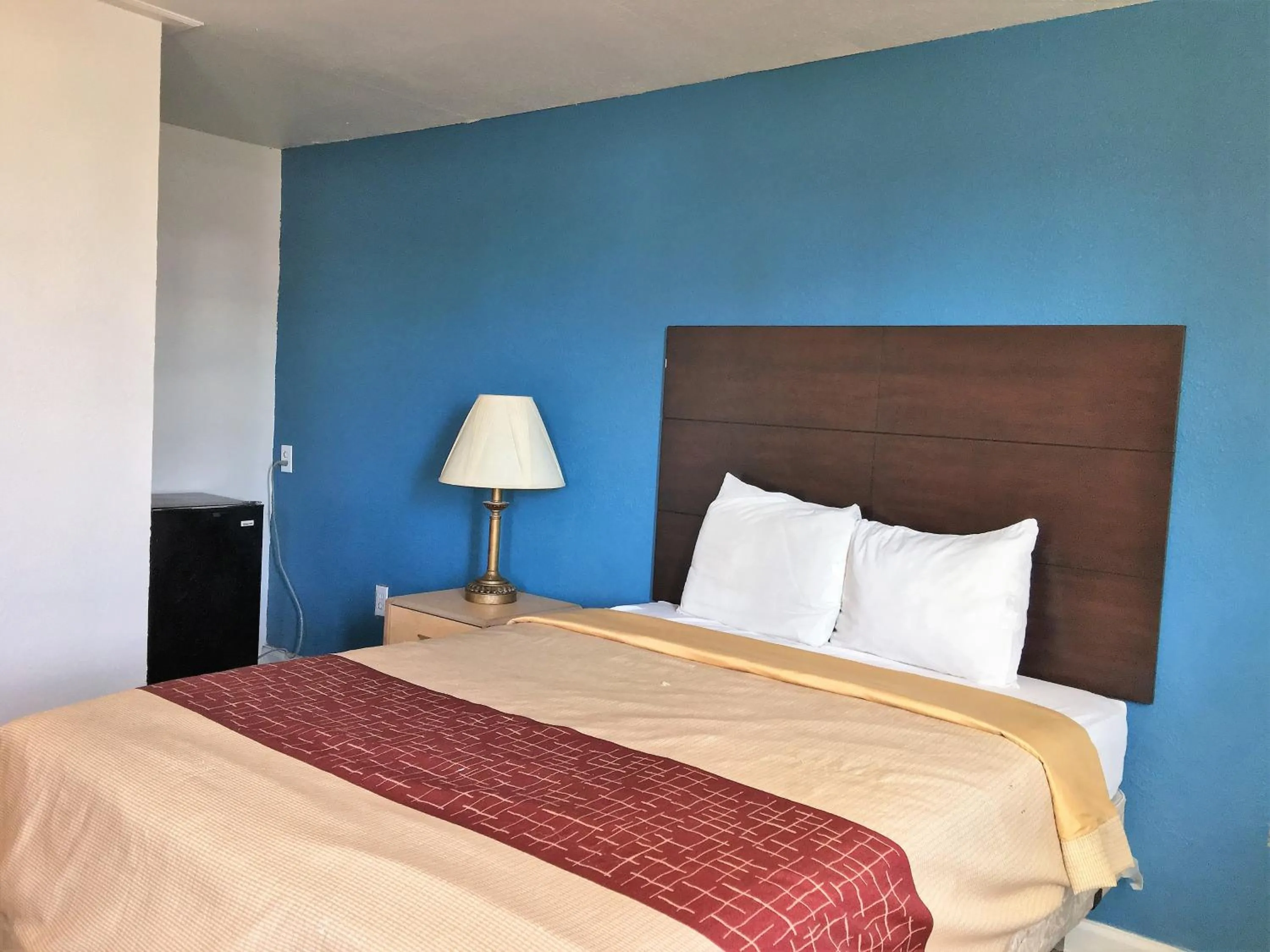 Bed in Hollywood Motel