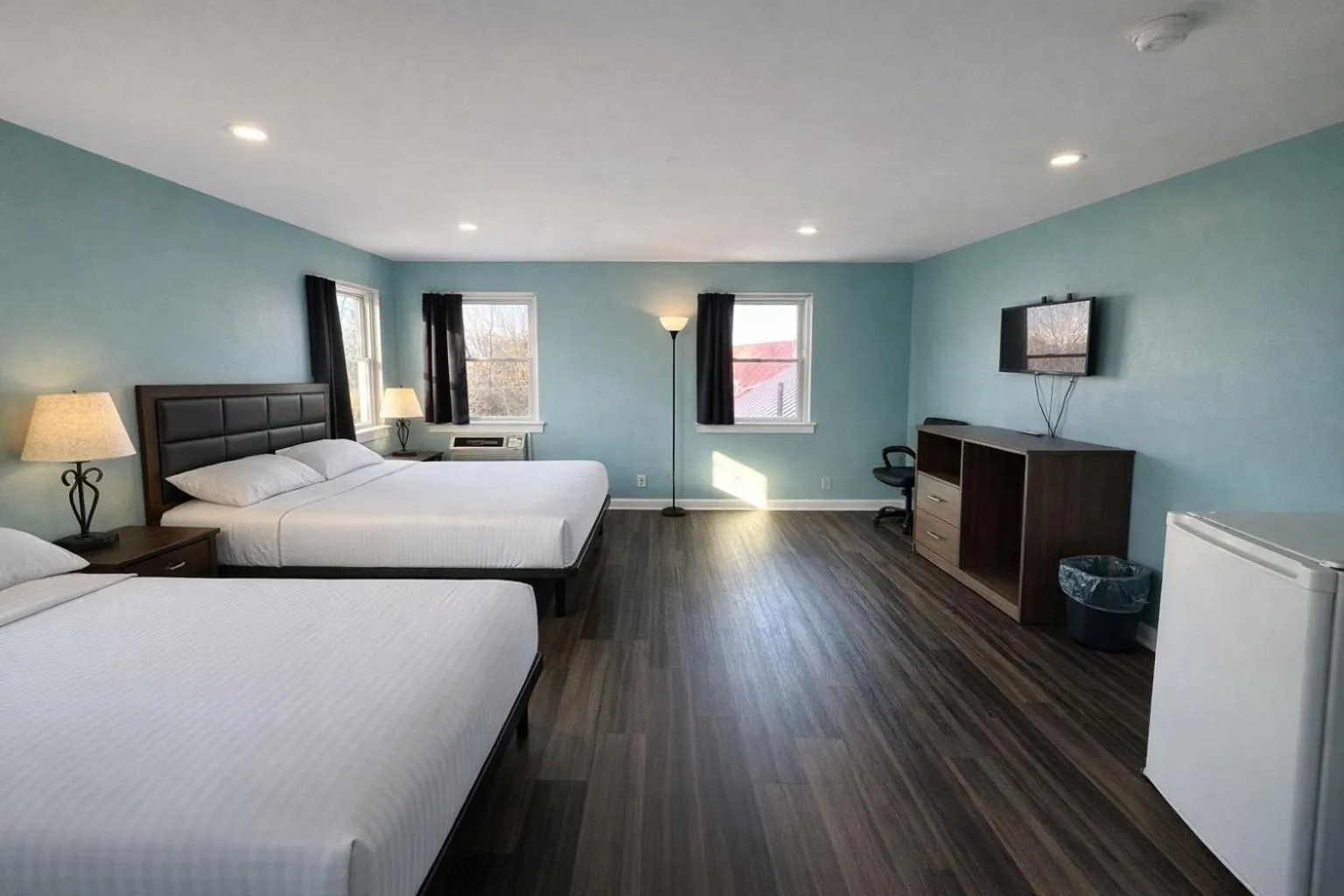 Bed in Hollywood Motel