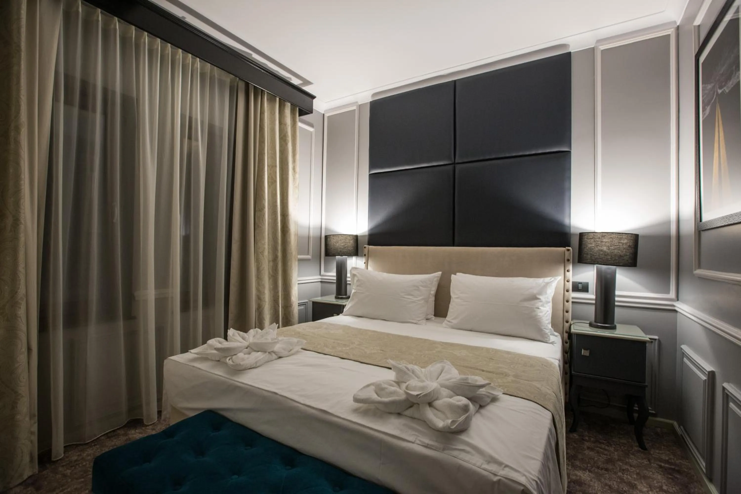 Bed in Peninsula Boutique Hotel