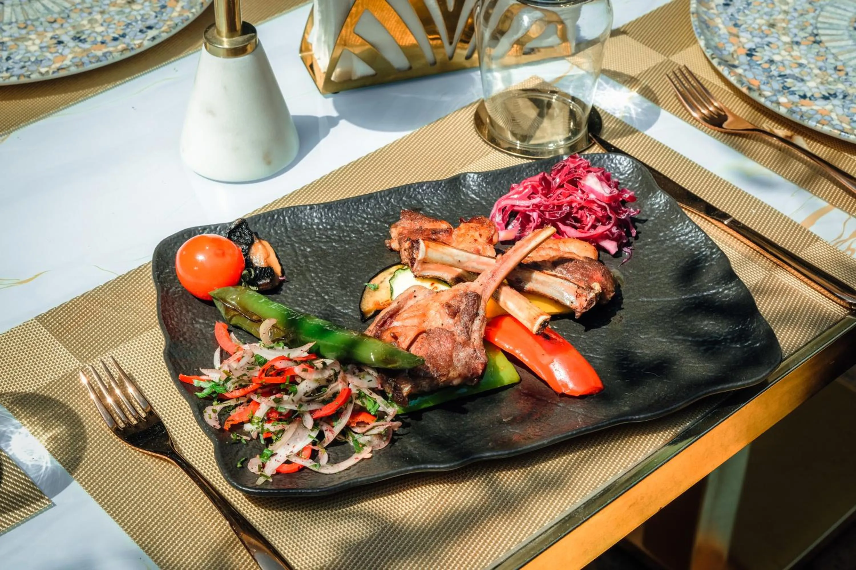 Restaurant/places to eat in Peninsula Boutique Hotel