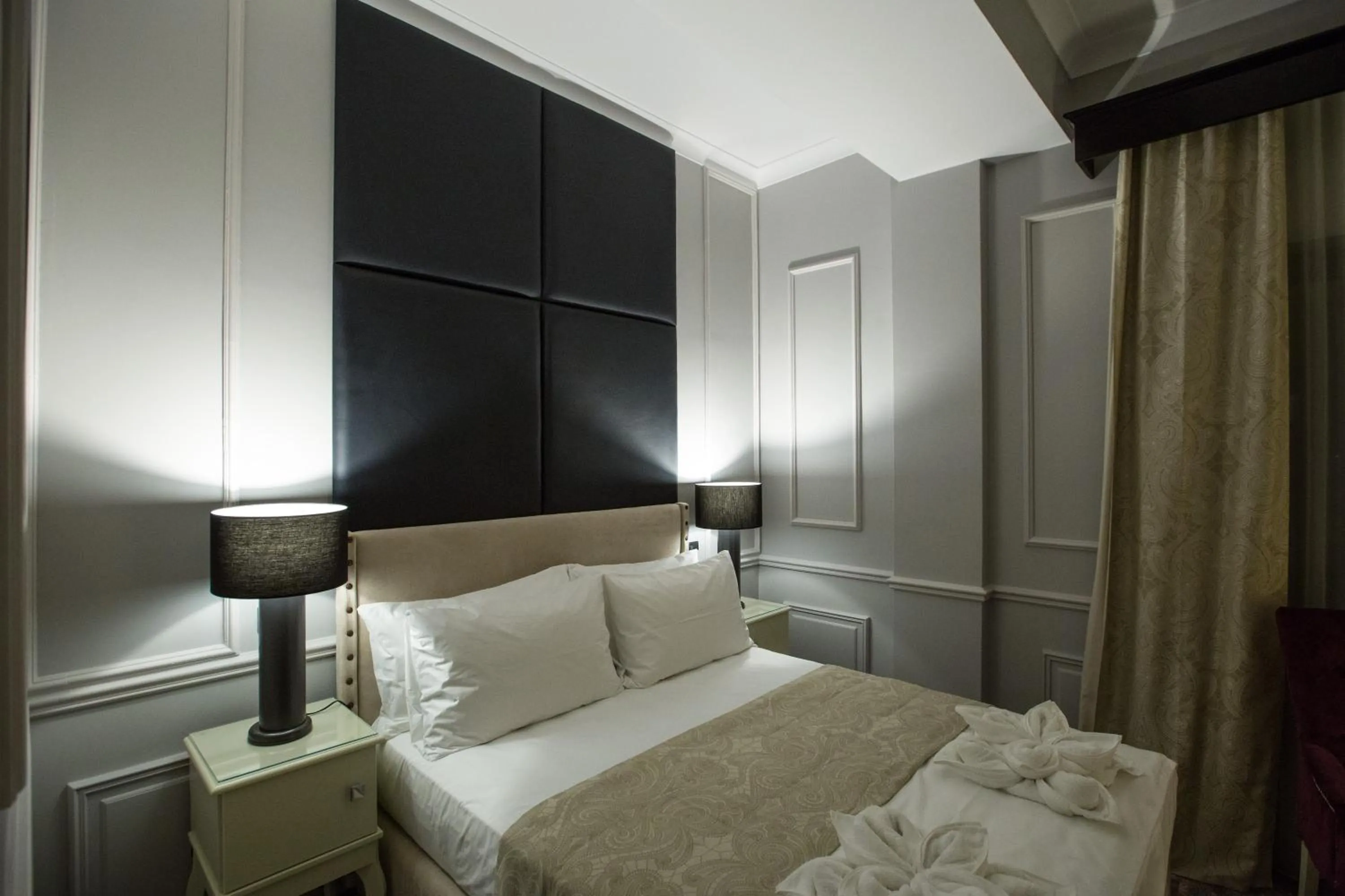 Bed in Peninsula Boutique Hotel