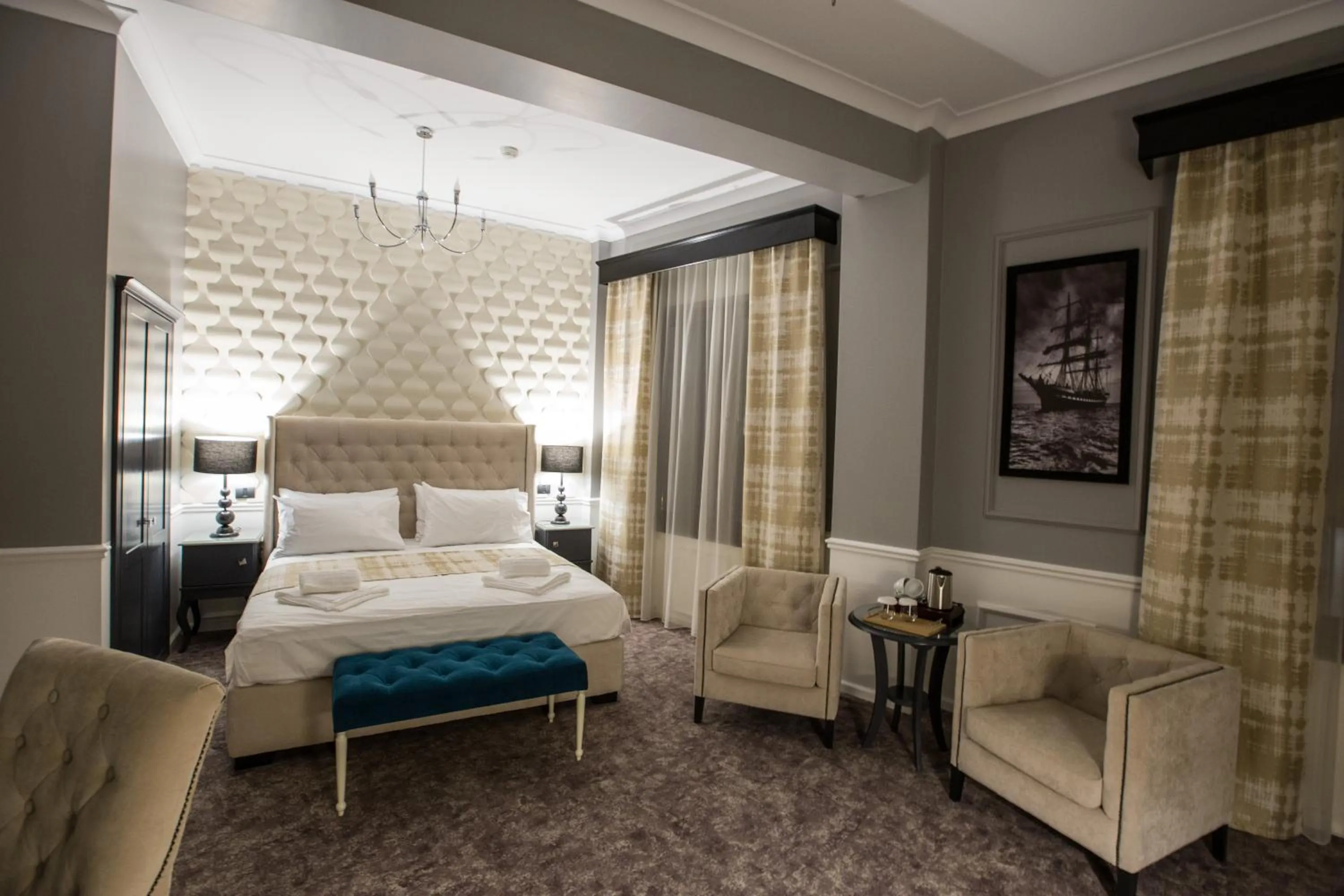 Photo of the whole room, Bed in Peninsula Boutique Hotel