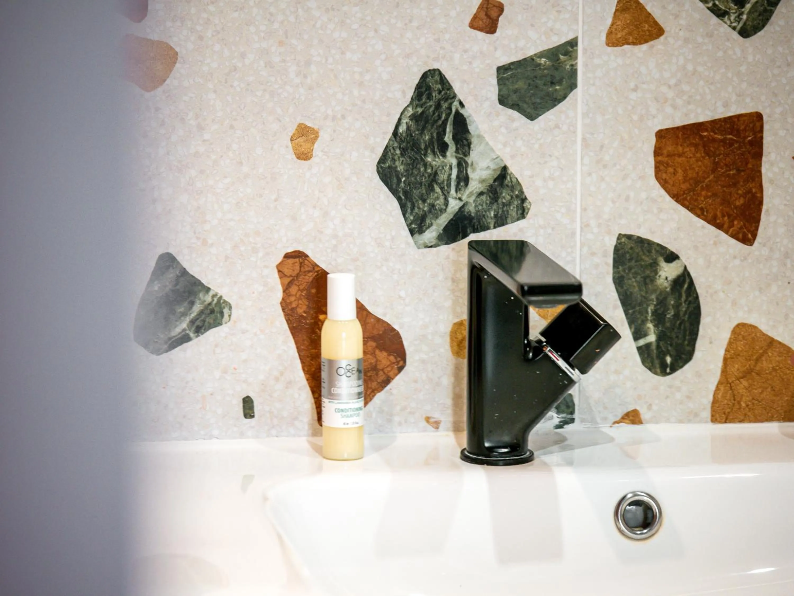 Bathroom in Altera Roma Hôtel