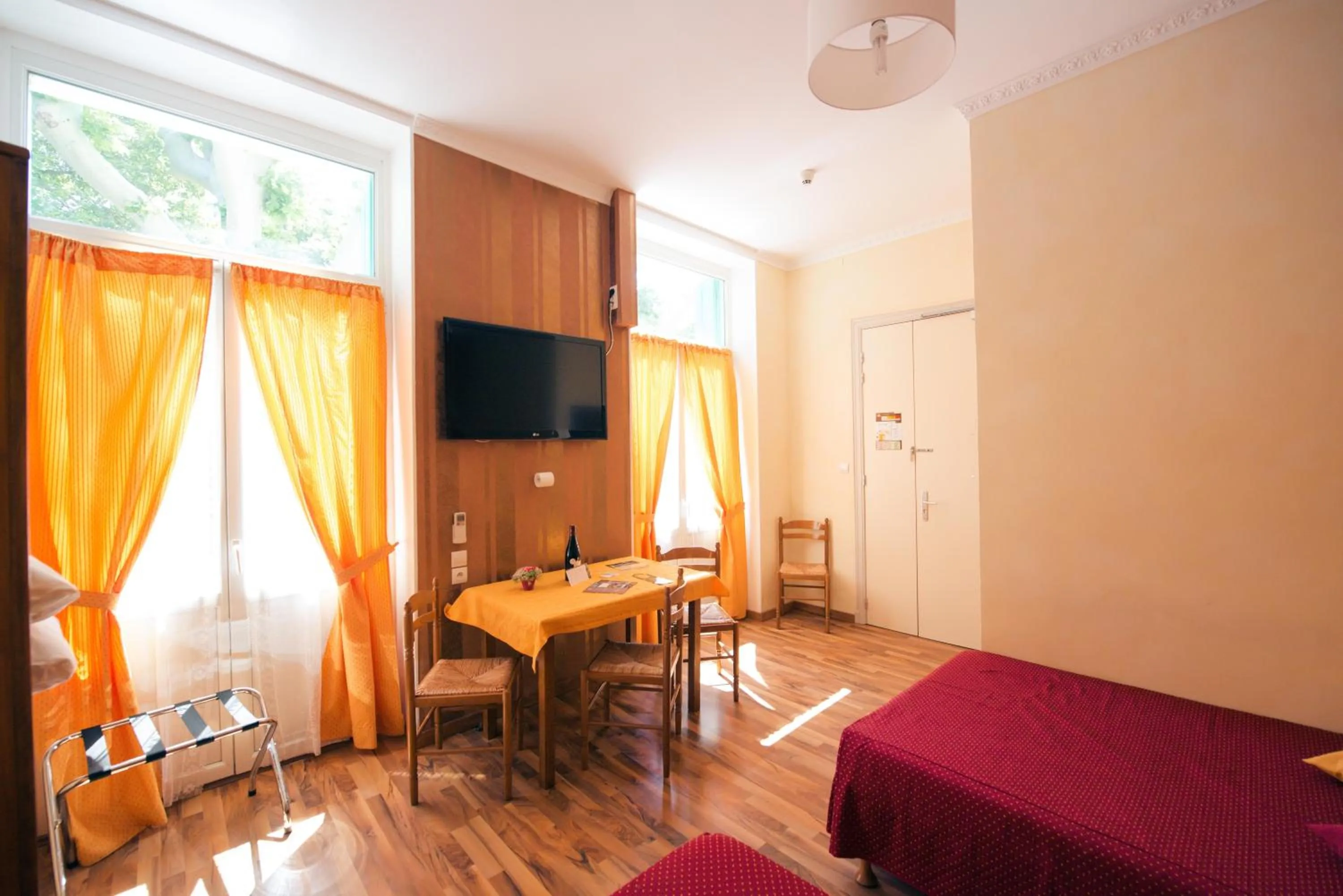 Photo of the whole room, Bed in Altera Roma Hôtel