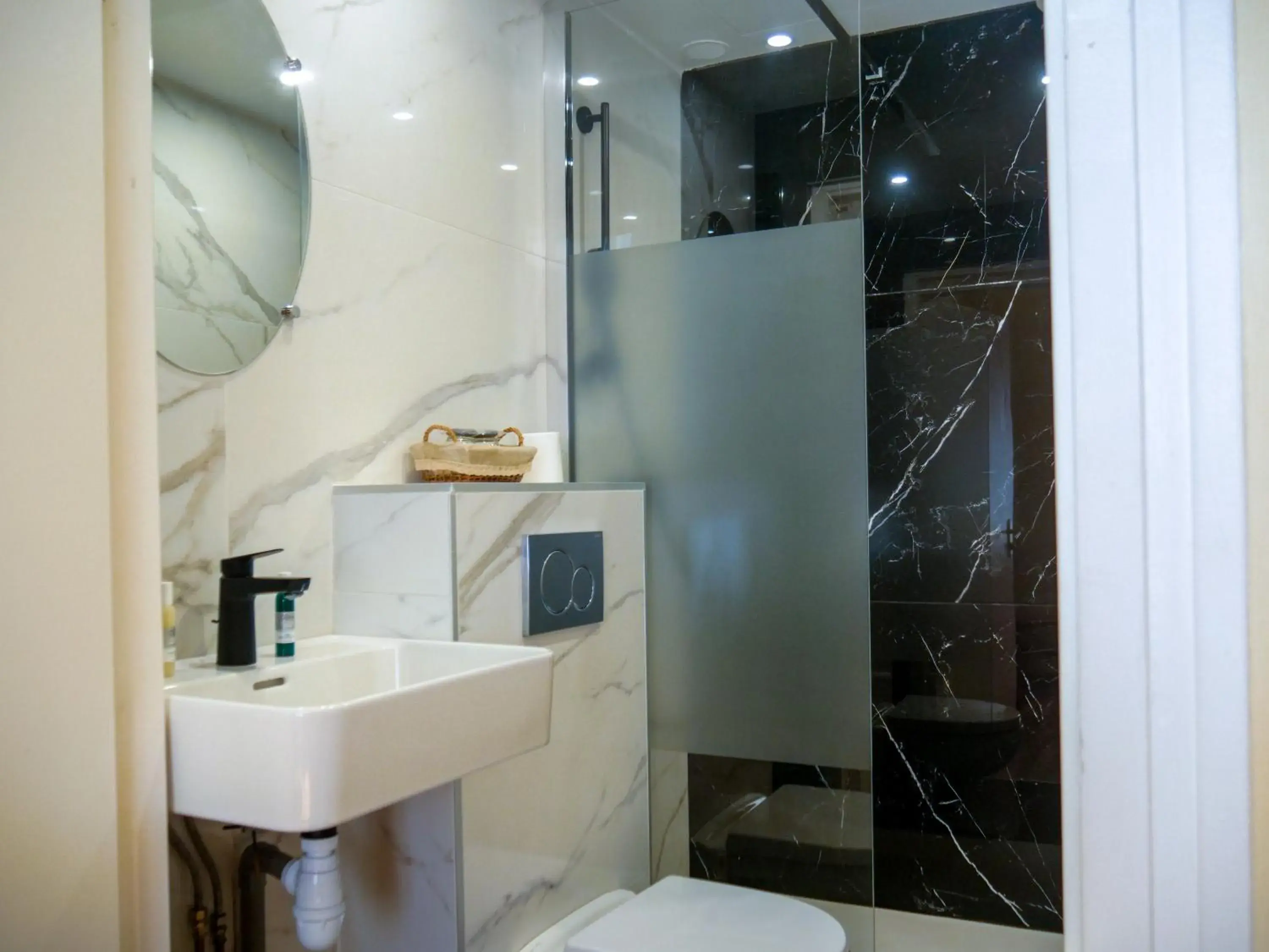 Bathroom in Altera Roma H¿tel