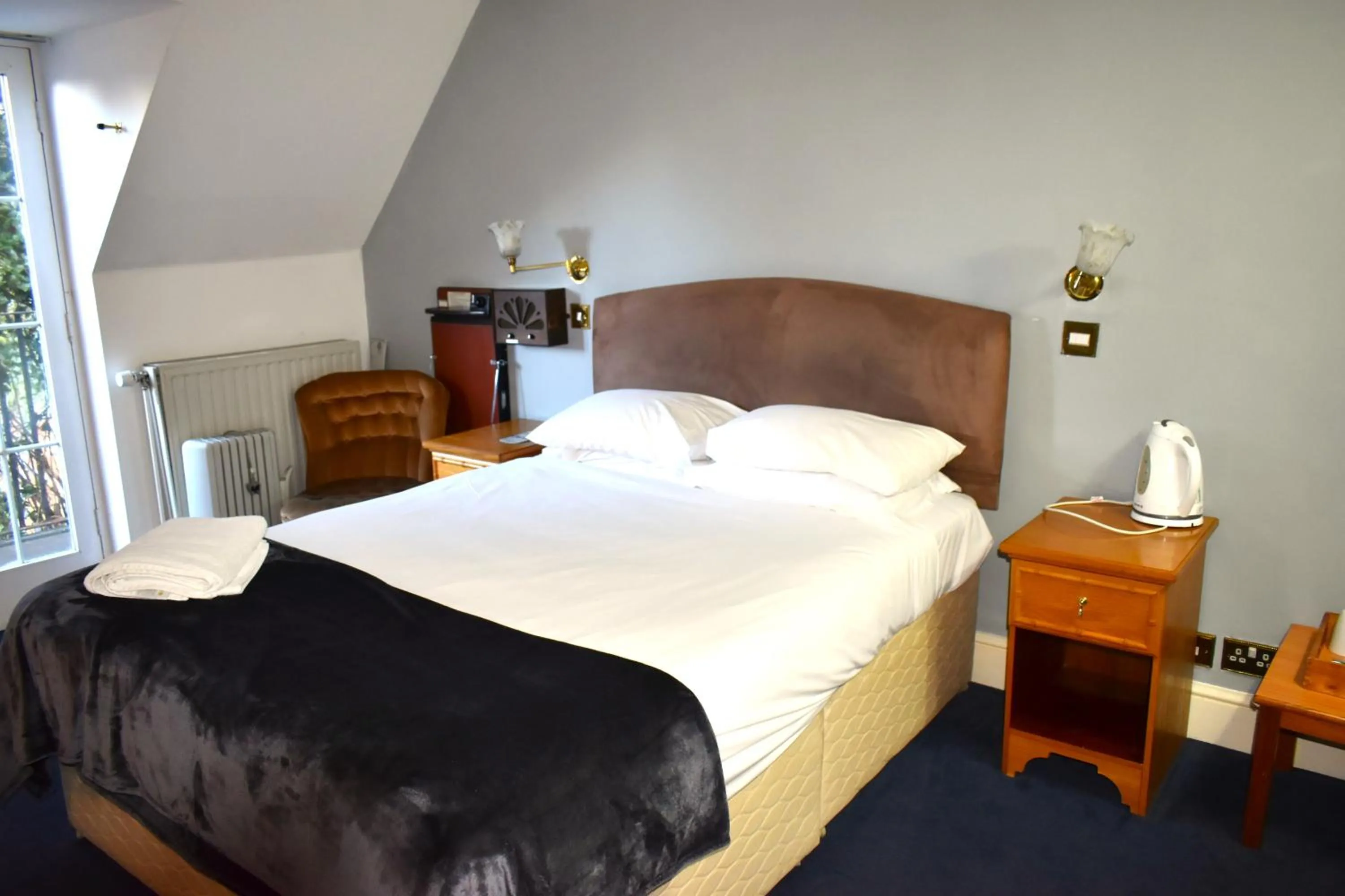 Bedroom, Bed in Donington Manor Hotel