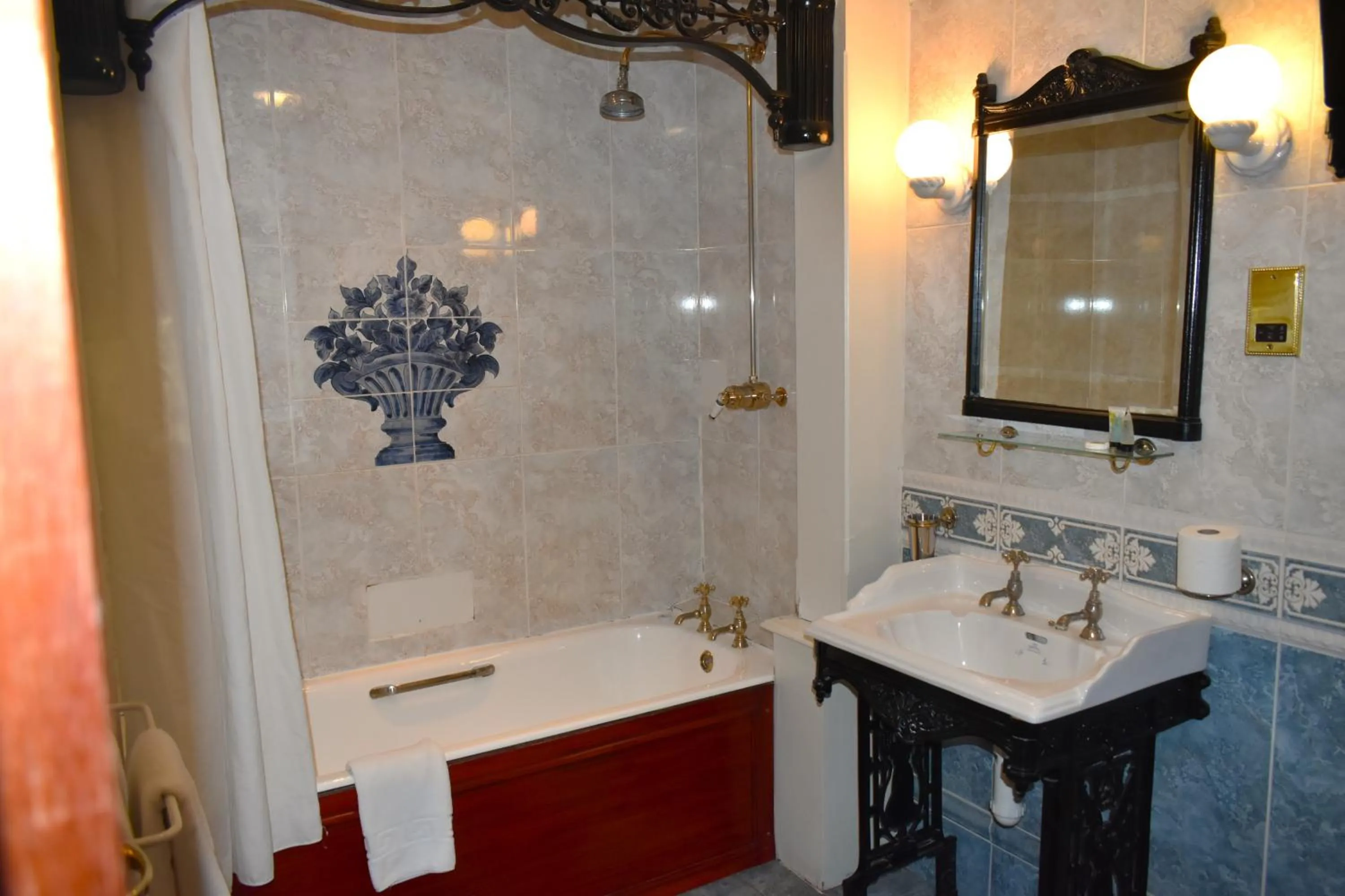 Bathroom in Donington Manor Hotel