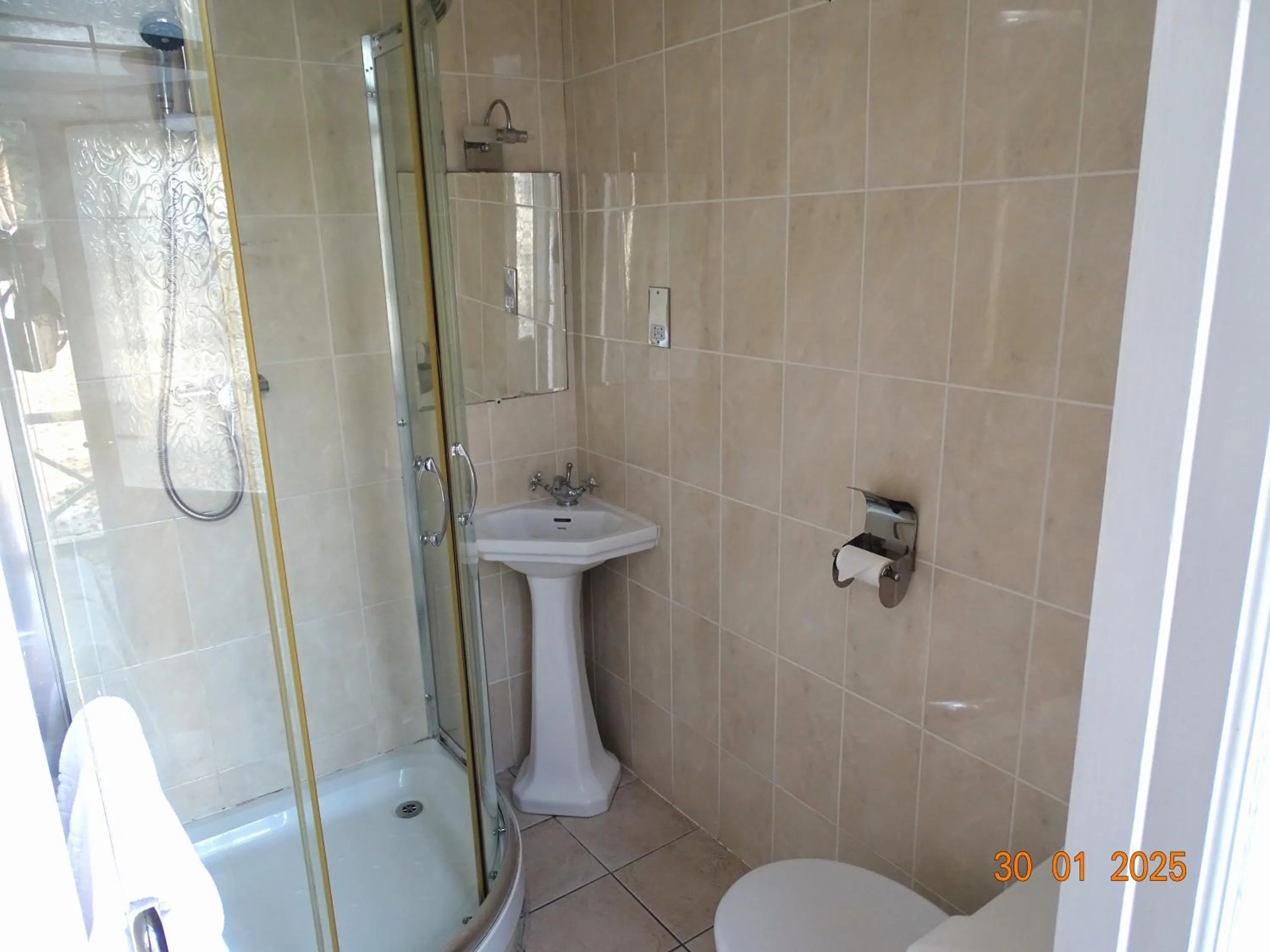 Bathroom in Donington Manor Hotel