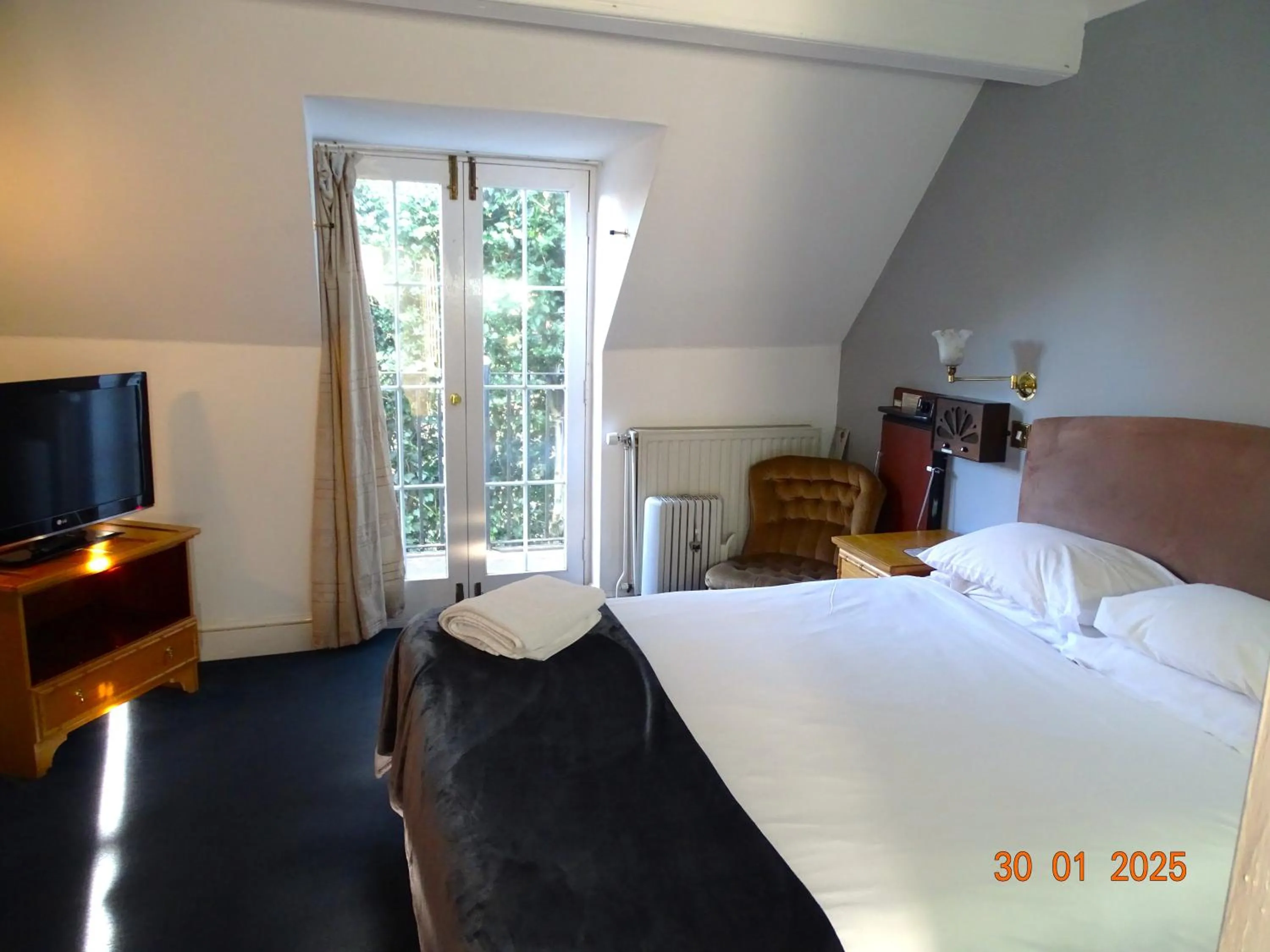 Bedroom, Bed in Donington Manor Hotel