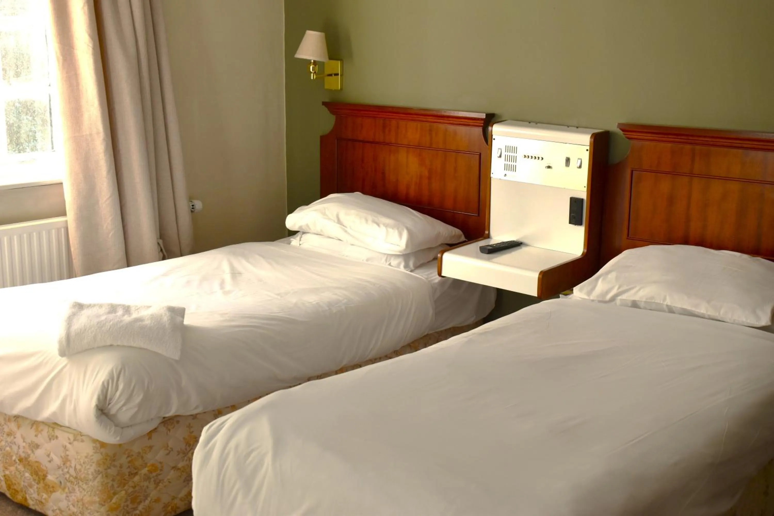 Bedroom, Bed in Donington Manor Hotel