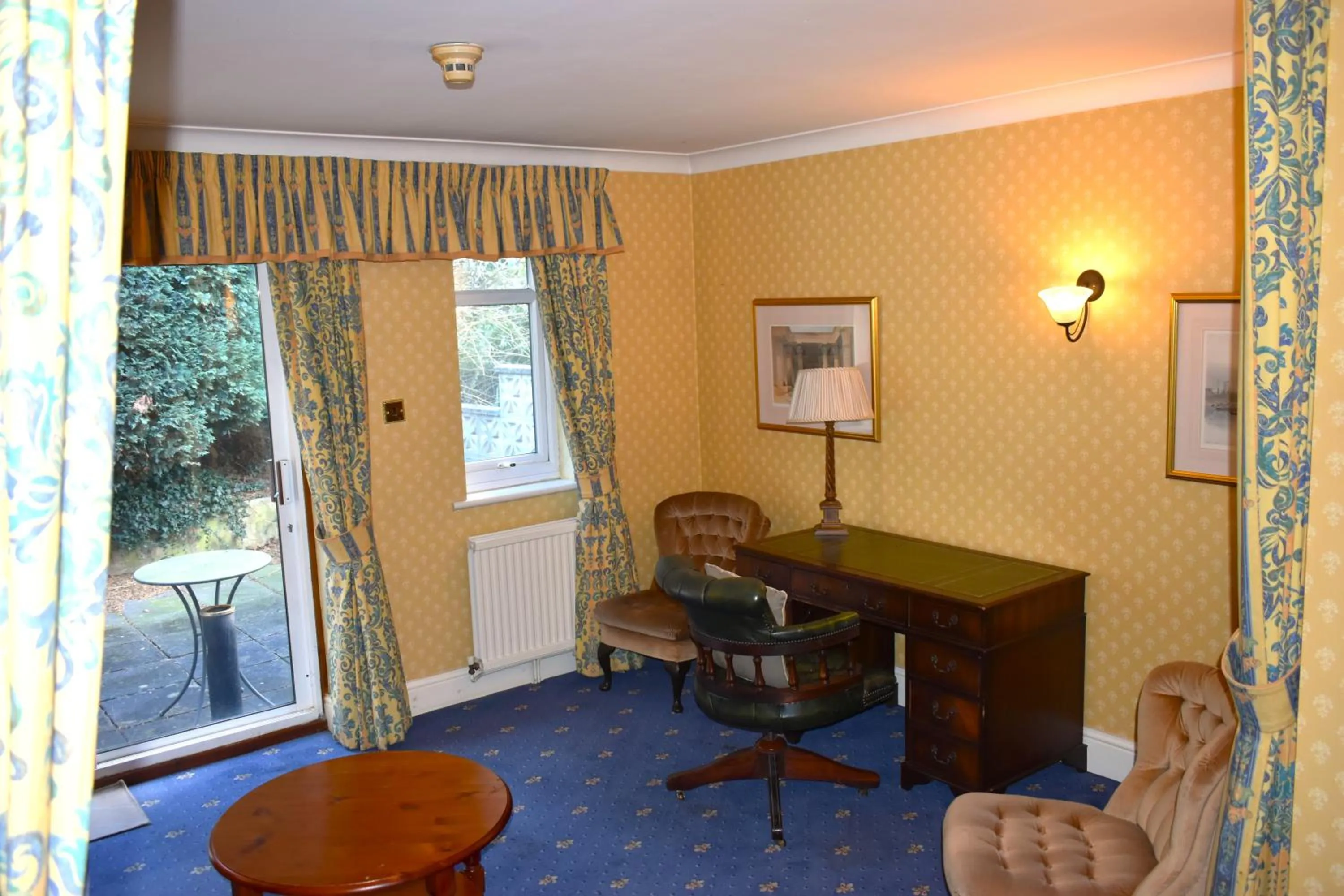 Living room in Donington Manor Hotel