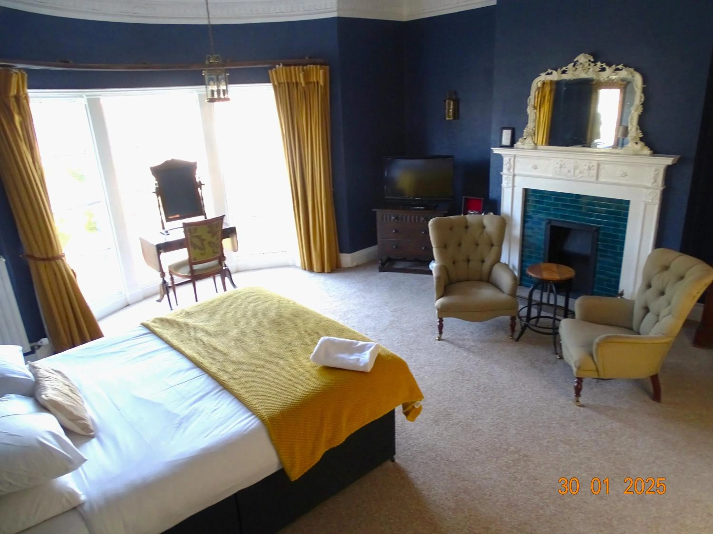 Bedroom, Bed in Donington Manor Hotel