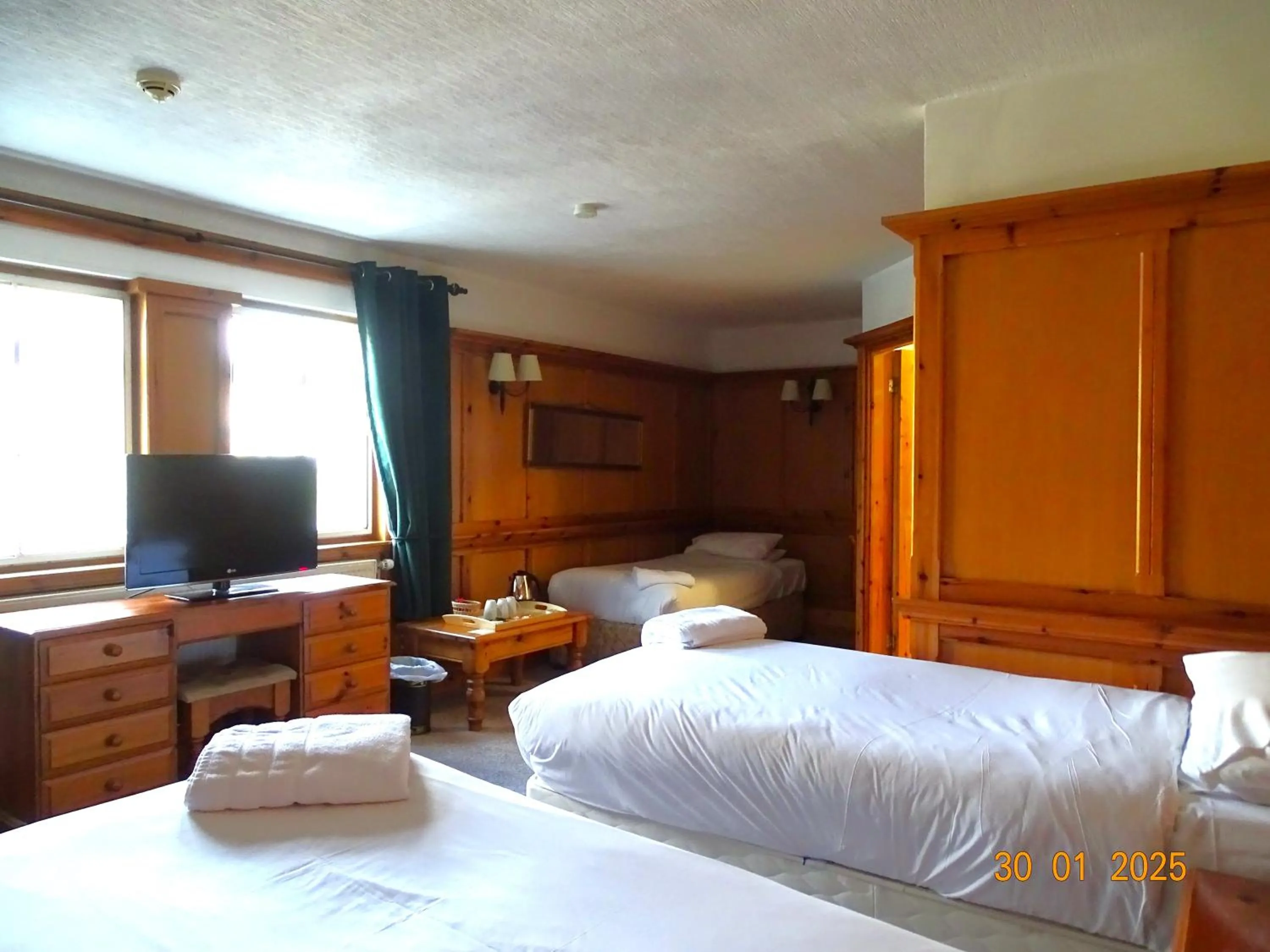 Bedroom, Bed in Donington Manor Hotel