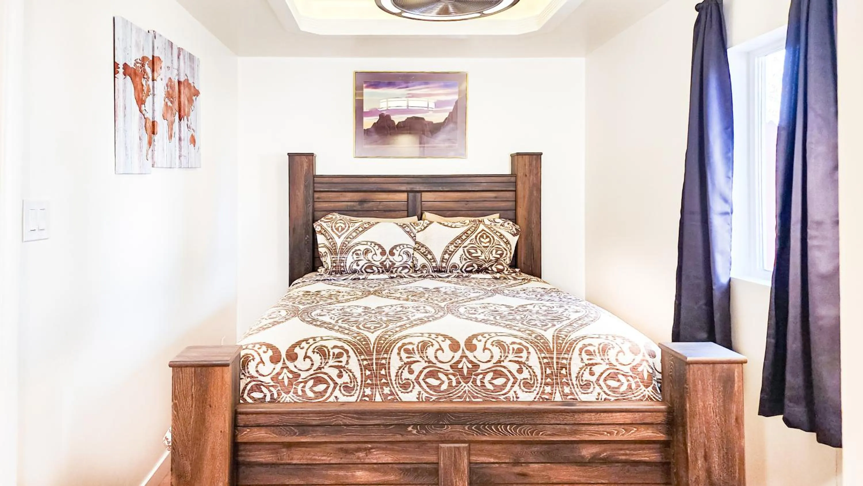 Bed in Red Rock Motel and Dam Motel