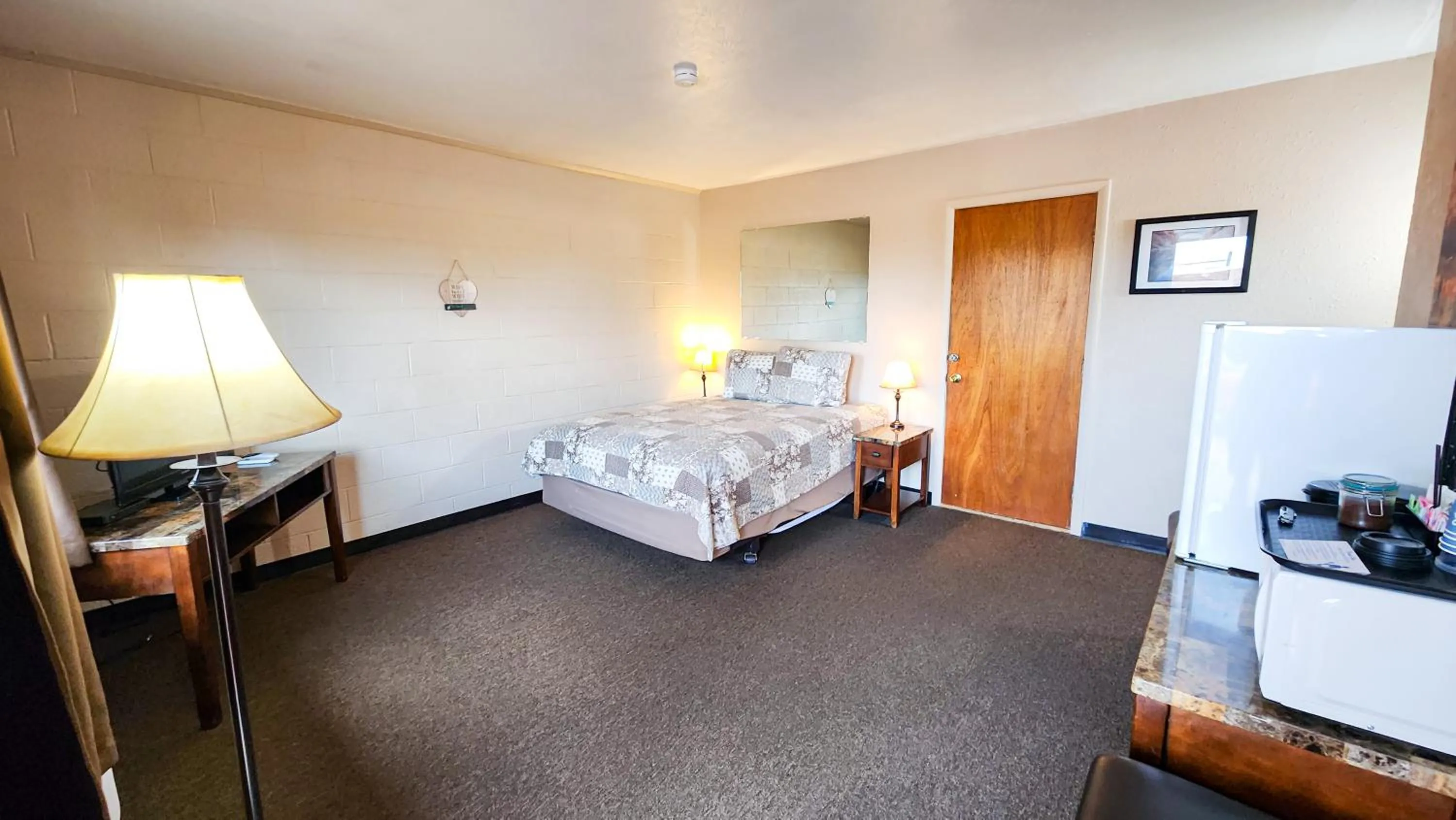 Bed in Red Rock Motel and Dam Motel