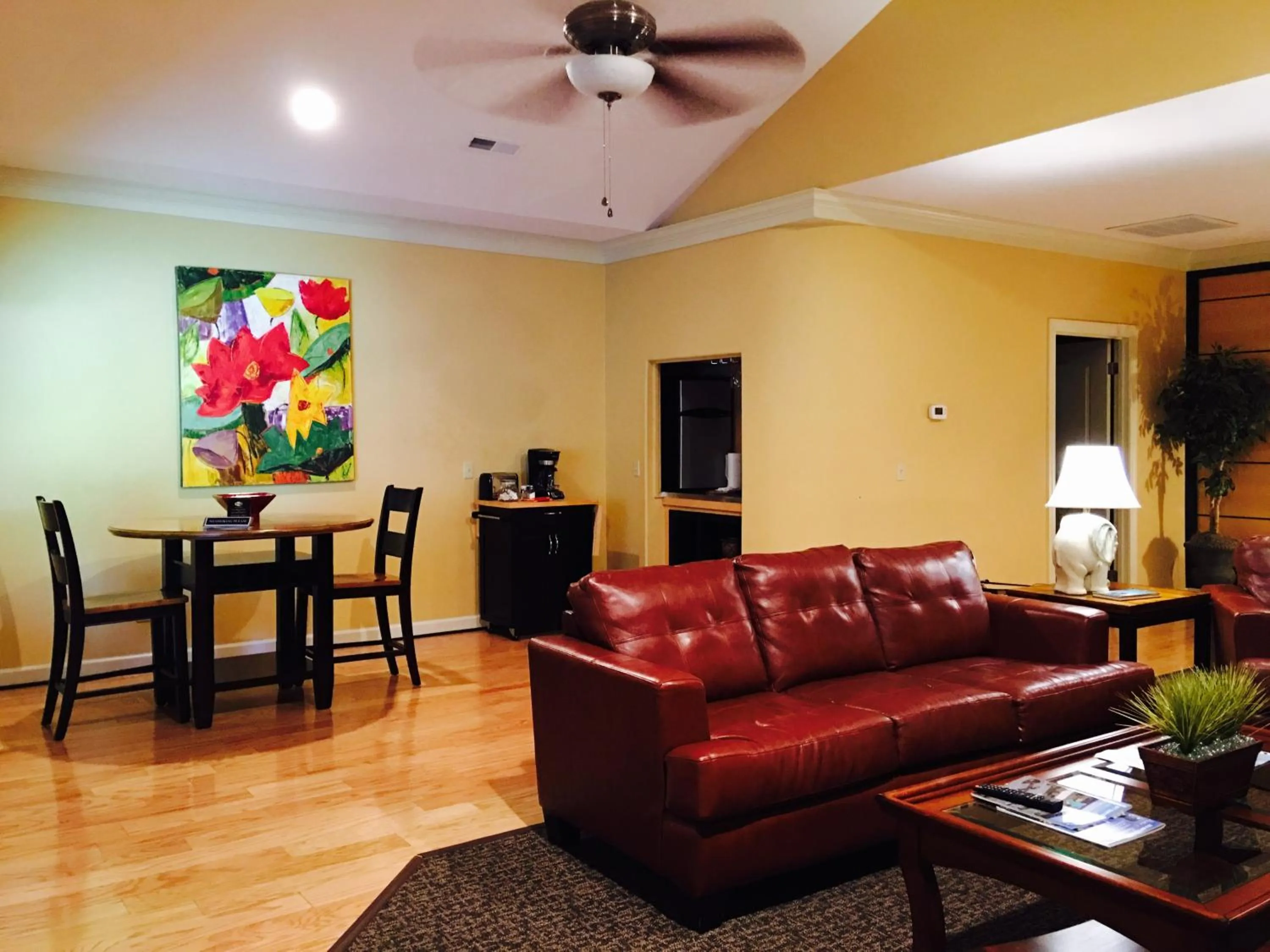 Living room in Southern Comfort Suites