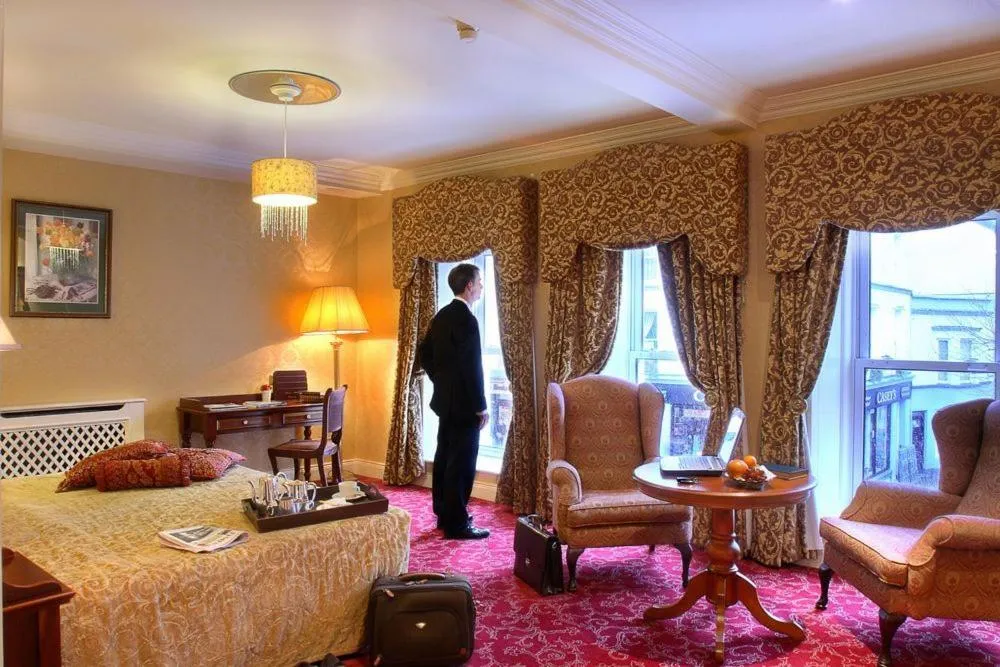 Photo of the whole room, Bed in Arbutus Hotel