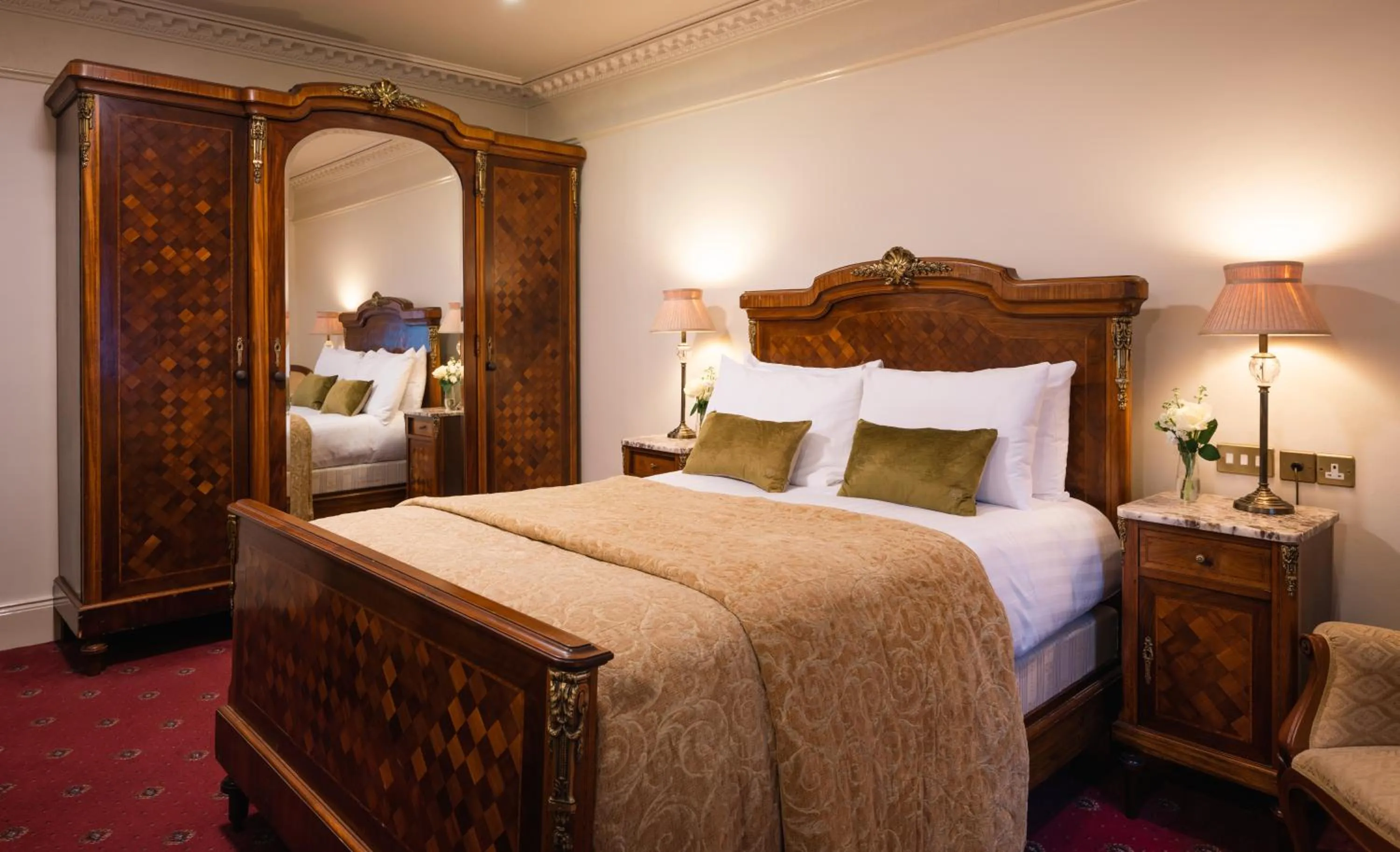 Bed in Arbutus Hotel