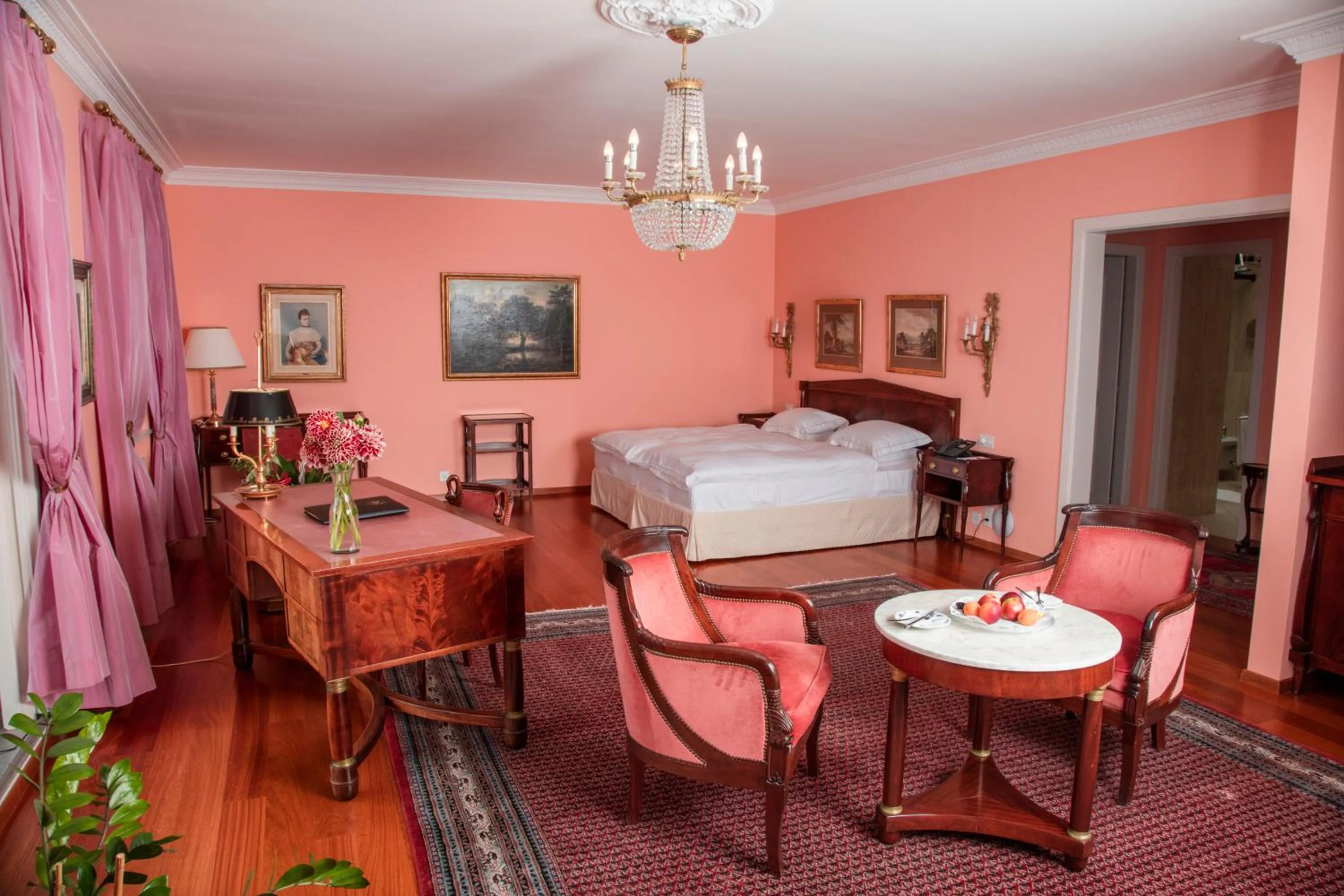 Bedroom, Bed in Hotel Victoria Glion