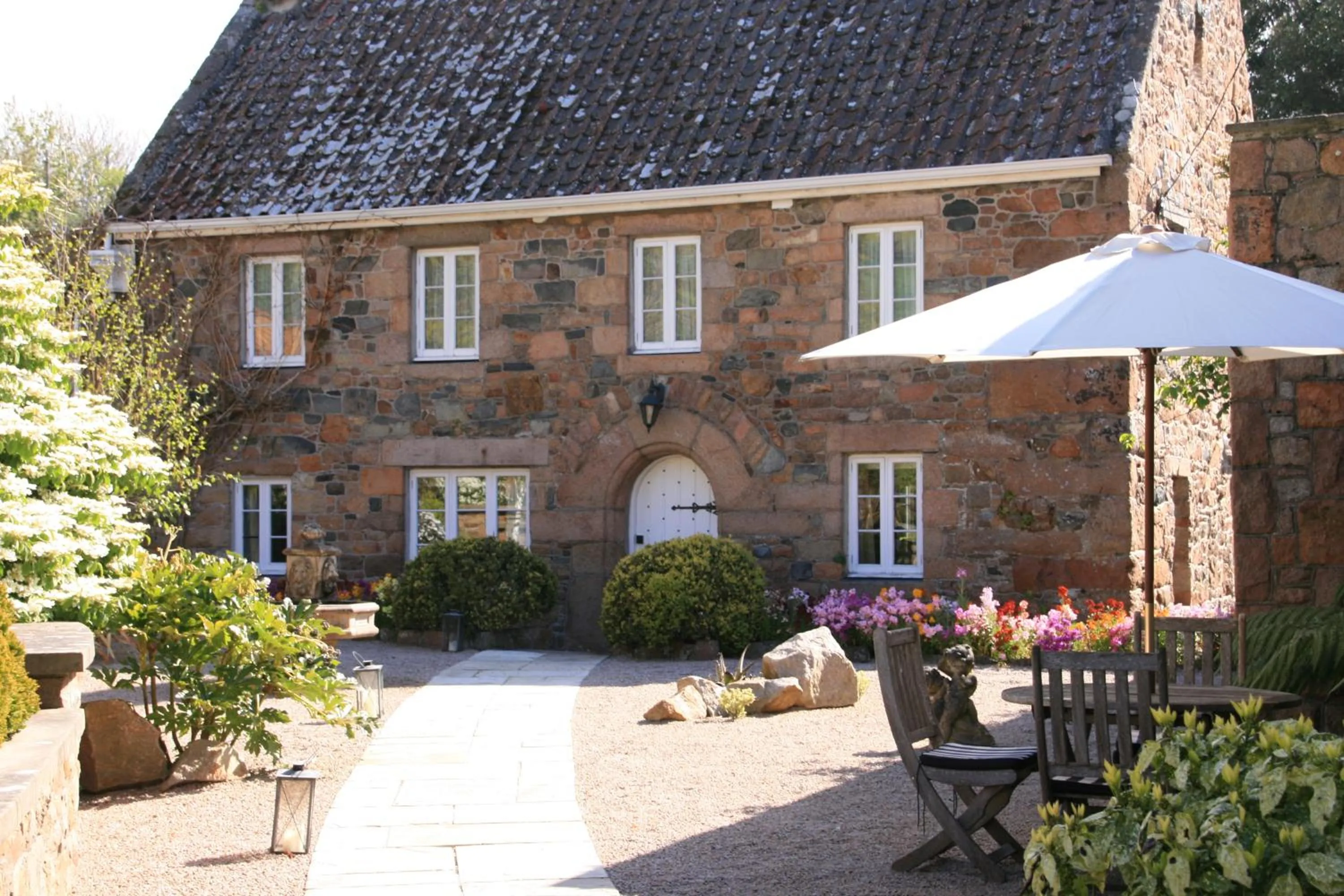 Property building in Longueville Manor