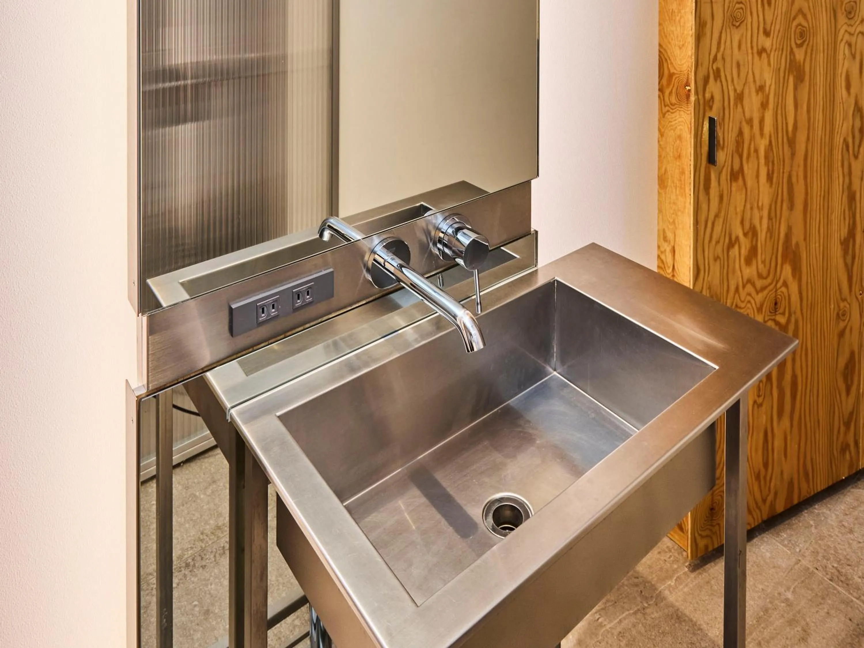 Photo of the whole room in ONE@Tokyo by insomnia