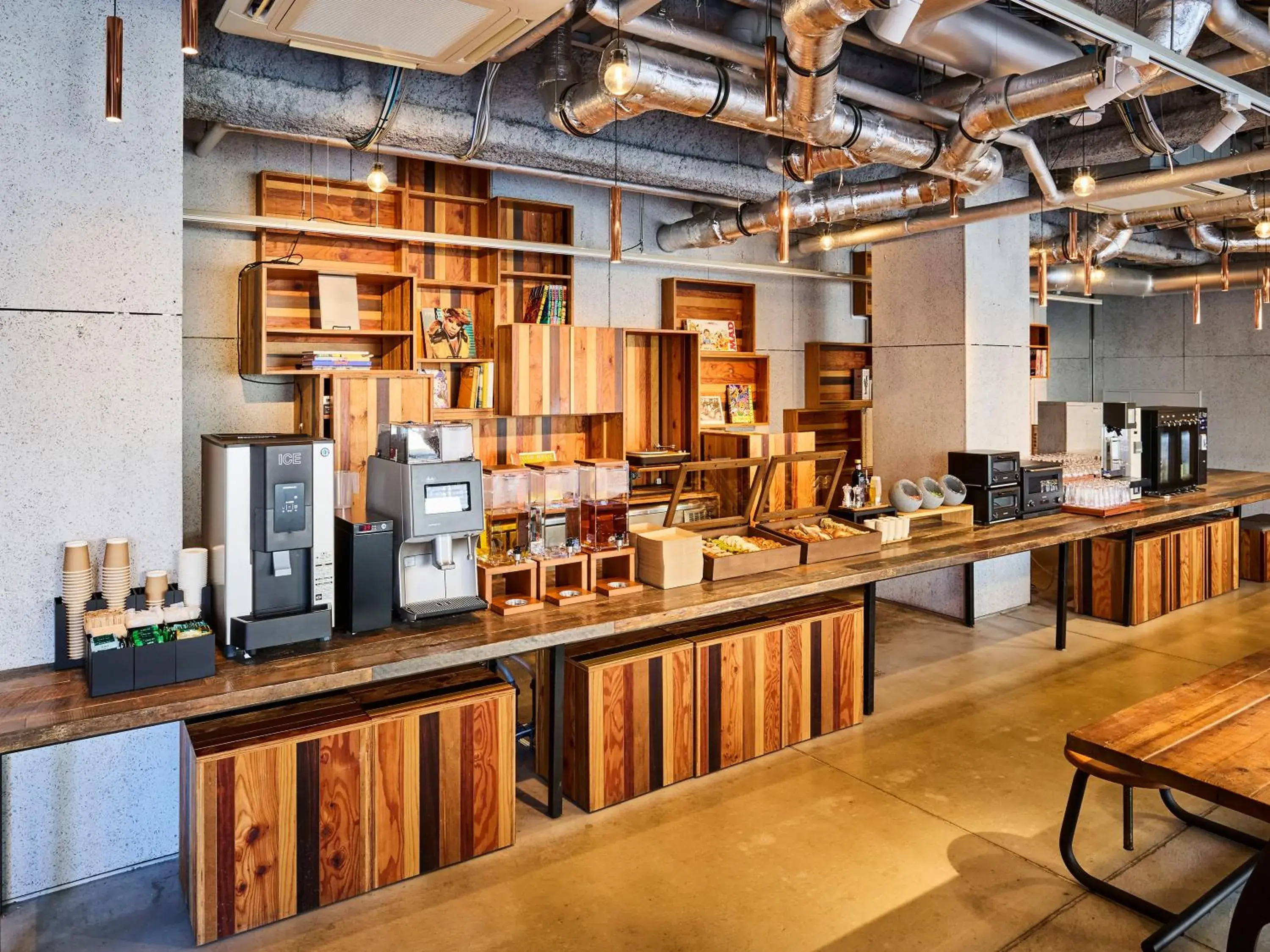 Lounge or bar in ONE@Tokyo by insomnia Lounge or bar in ONE@Tokyo by insomnia