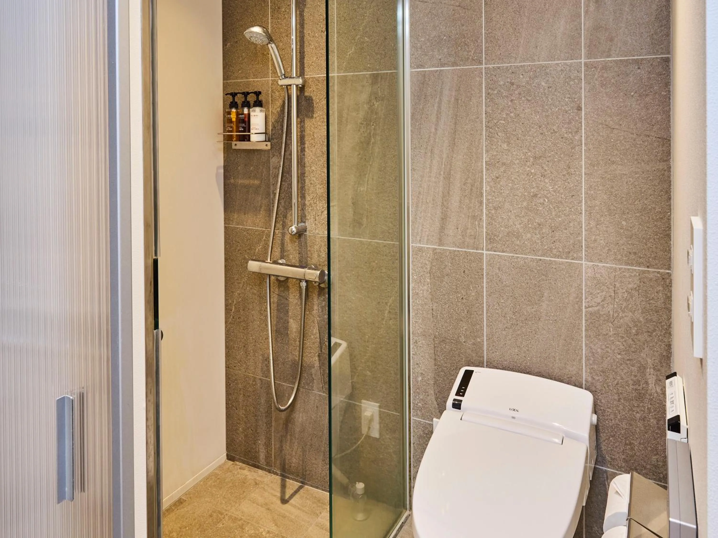 Photo of the whole room in ONE@Tokyo by insomnia