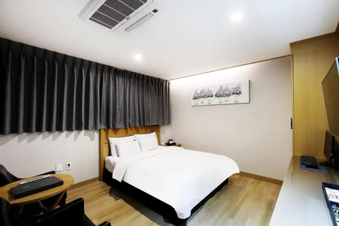 Bed in Paju Golden Hill Bed in Paju Golden Hill