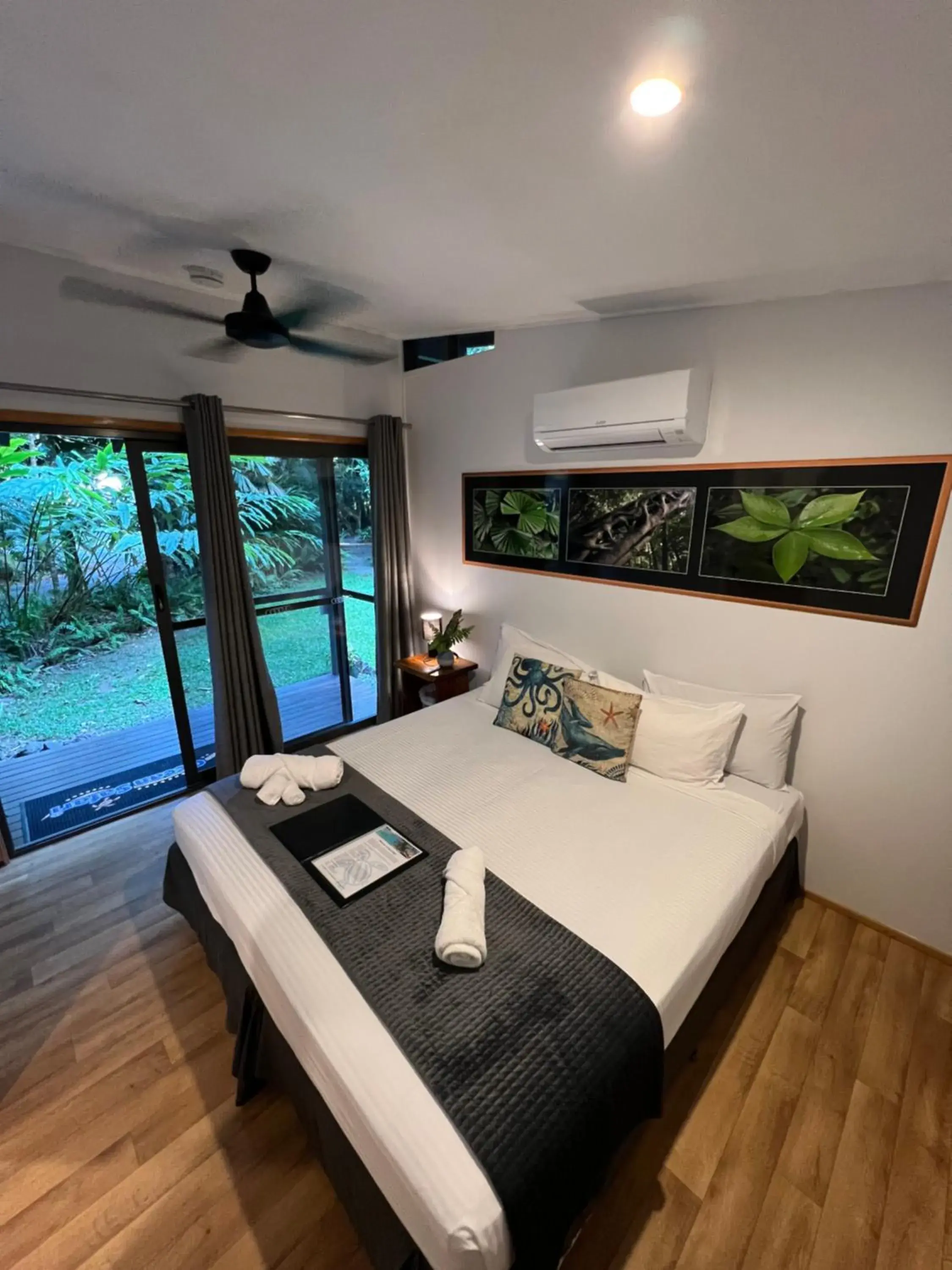 Patio, Bed in Safari Lodge Patio, Bed in Safari Lodge