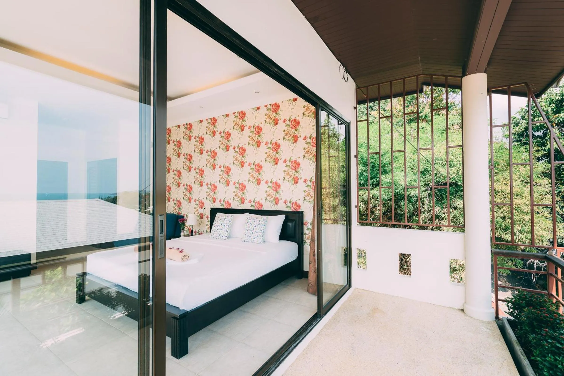 Balcony/Terrace, Bed in Lilu Villa In Lamai