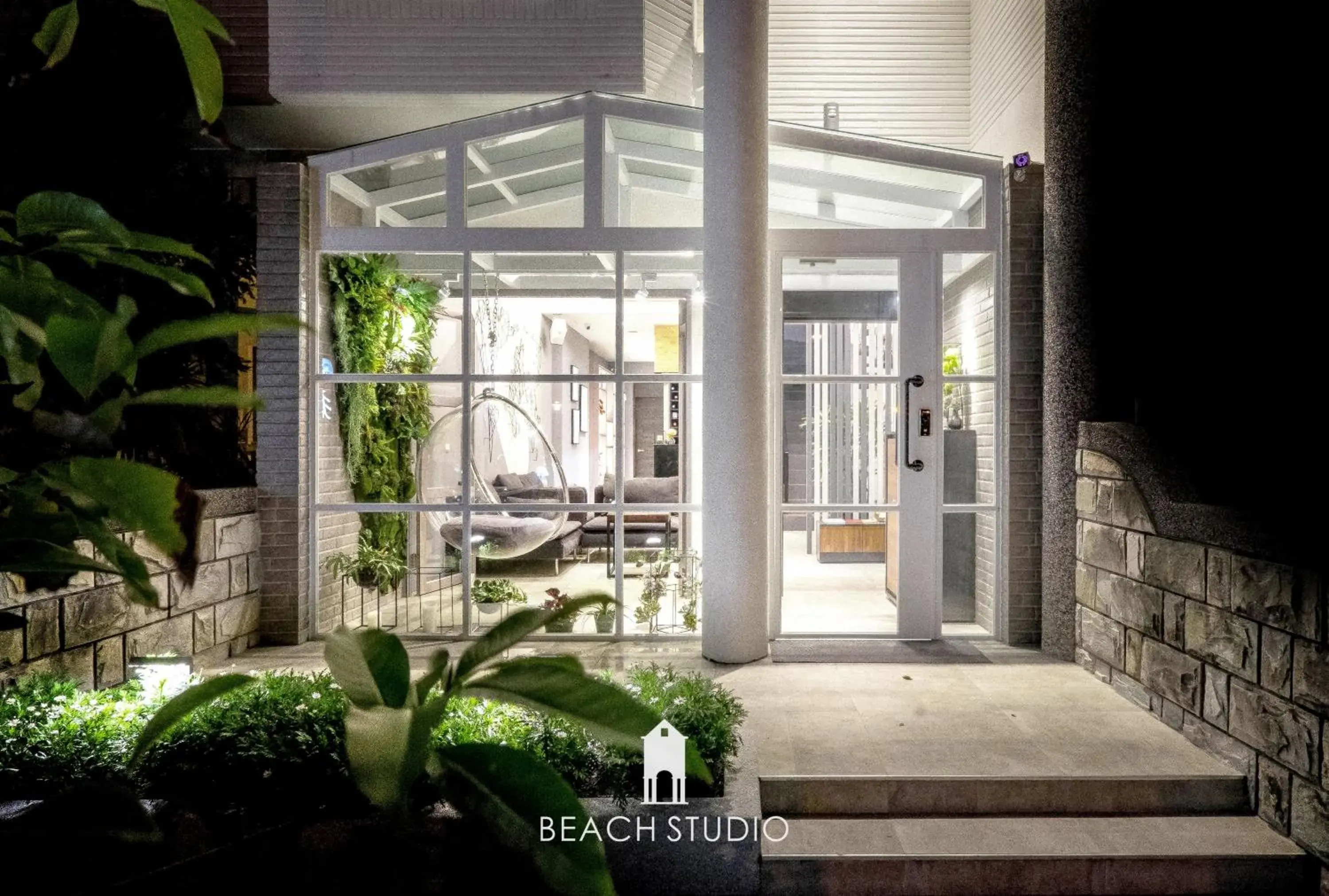 Property building in Man Man Bnb Property building in Man Man Bnb